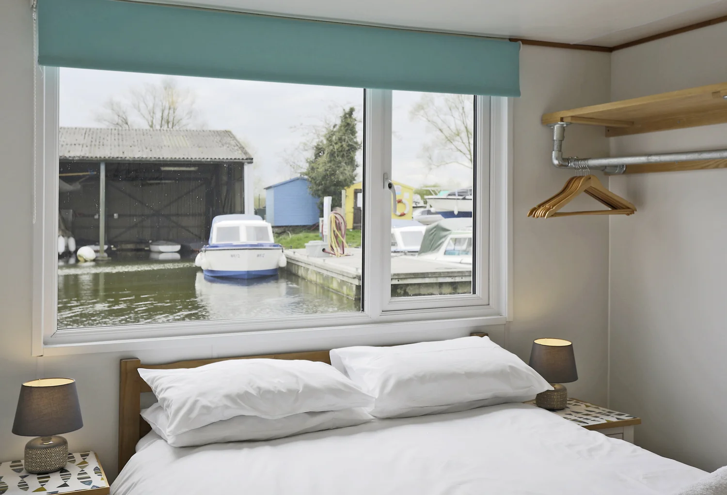 Quirky Houseboat, self catering accommodation