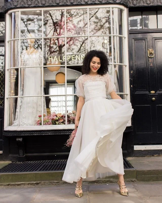 Not long now until we're open again!  Mega Halfpenny London stylist @hannah_obyrne and I chatted through what to expect during our live last week.  I've saved the video to IGTV so check it out. x
.
.
.
#weddingdress #halfpennylondon #halfpennybride #