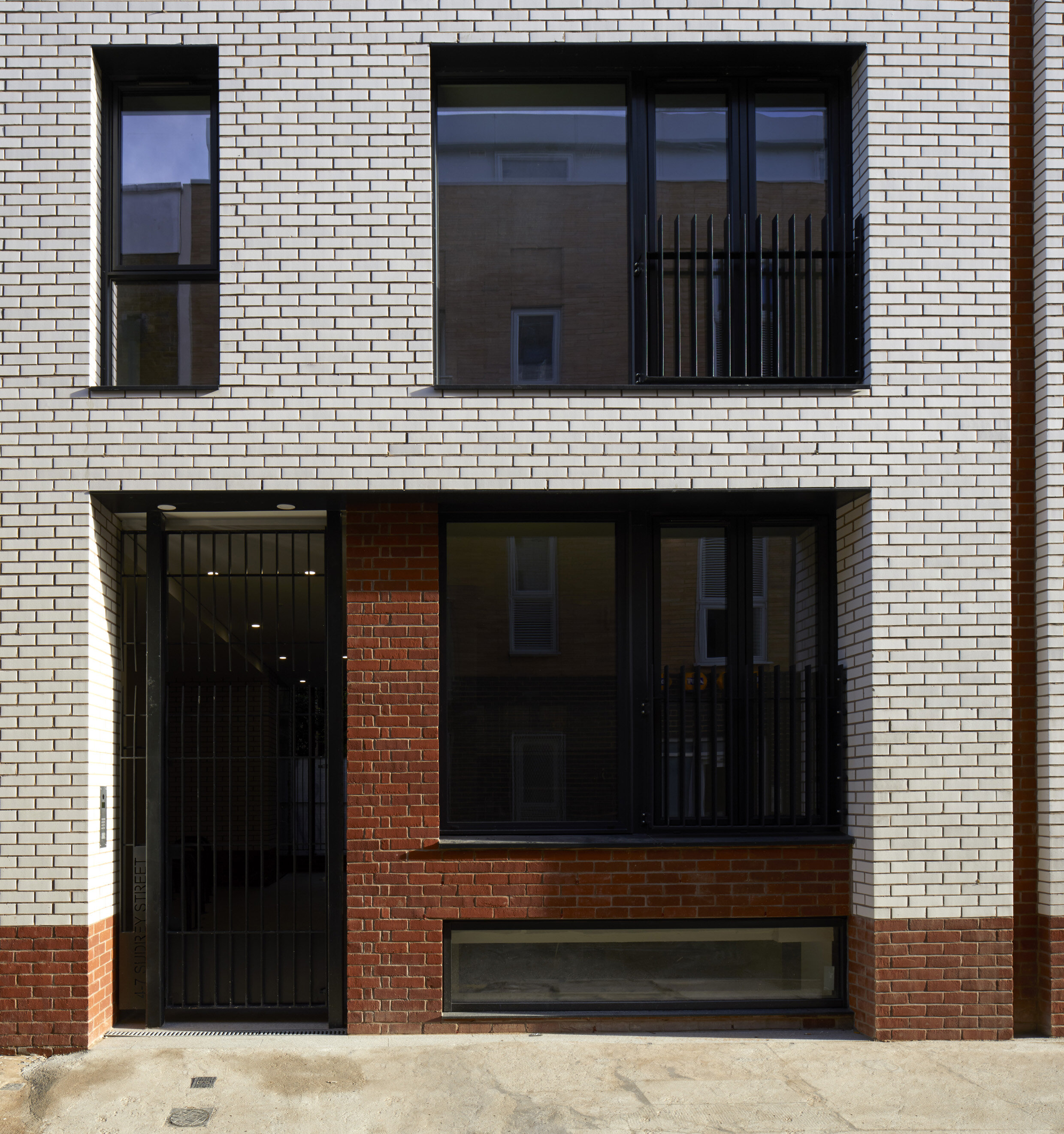 entrance gate 4 - 7 Sudrey Street southwark london