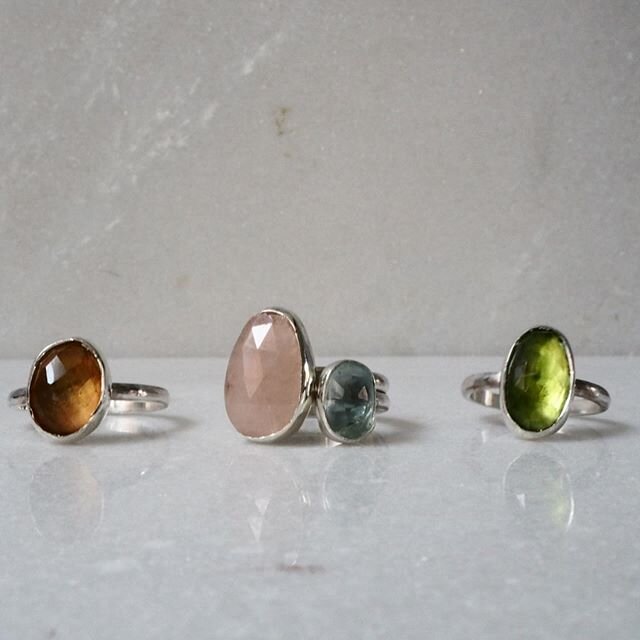 It&rsquo;s been a busy day with all of last weeks orders off in the post tomorrow ✨

#loveLMJ #handmadejewellery #nottinghamjewellery #silverrings #peridotring #citrinering #morganitering #aquamarinerjng #hammeredring #beadring #stackingring #silvers