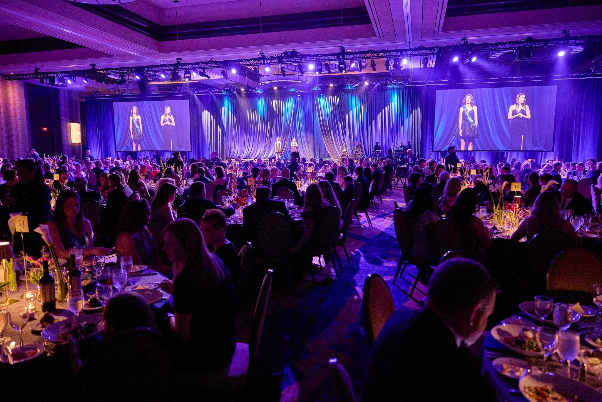 A peek at a few room layouts we&rsquo;ve brought to life&mdash;each designed with purpose, flow, and a whole lot of intention. ✨📐

Photo 1: @nateseyeview 
Photo 2: @tamytha
Photo 3: @kimberlysueleeson

#RoomLayout #EnsembleEvents #Dallas