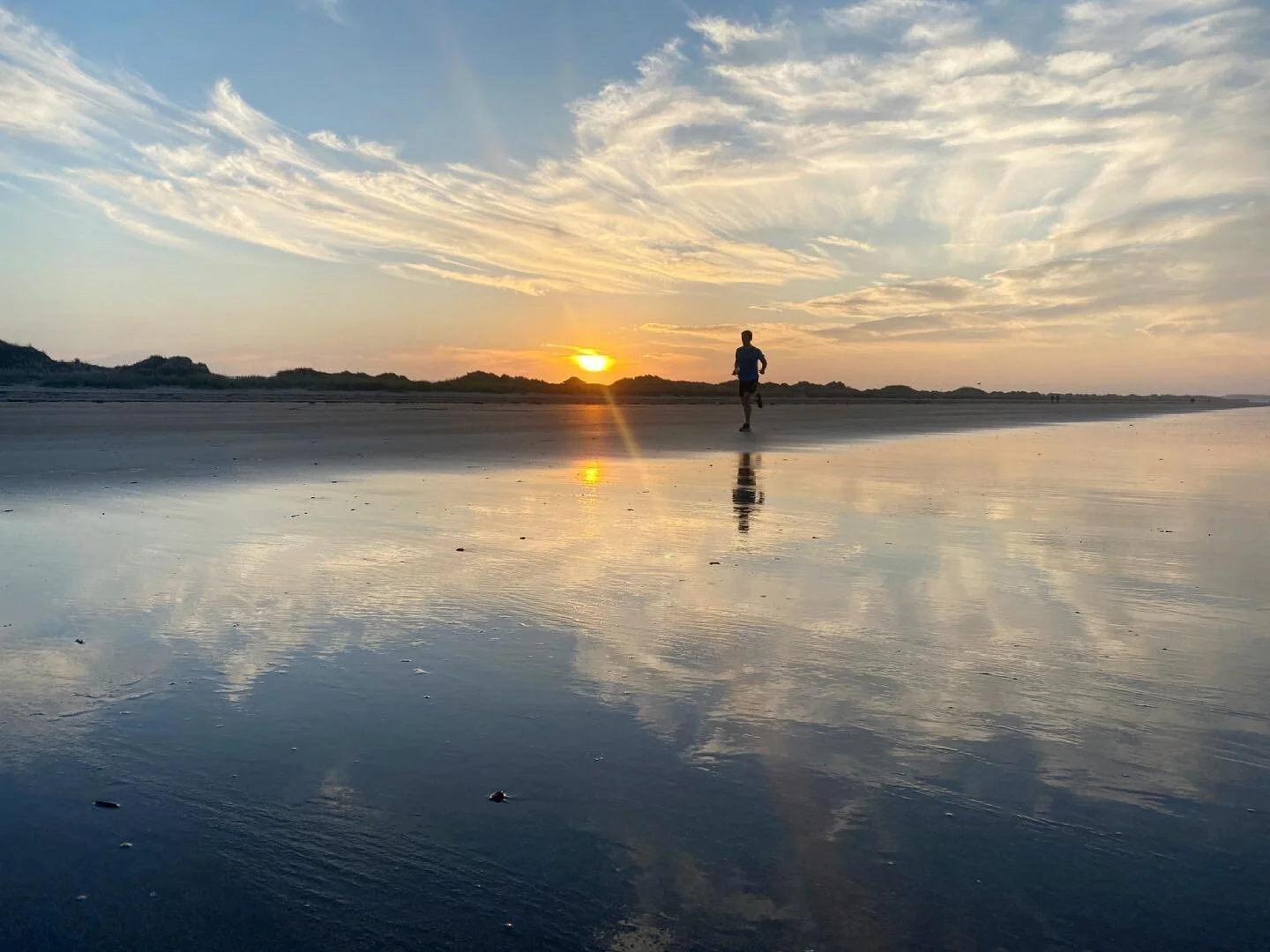 Nearly 10pm on a Monday evening, near St Andrews. #nightrun #gloaming #midnightsun #skyandsea #naturebeauty #standrews #scotland