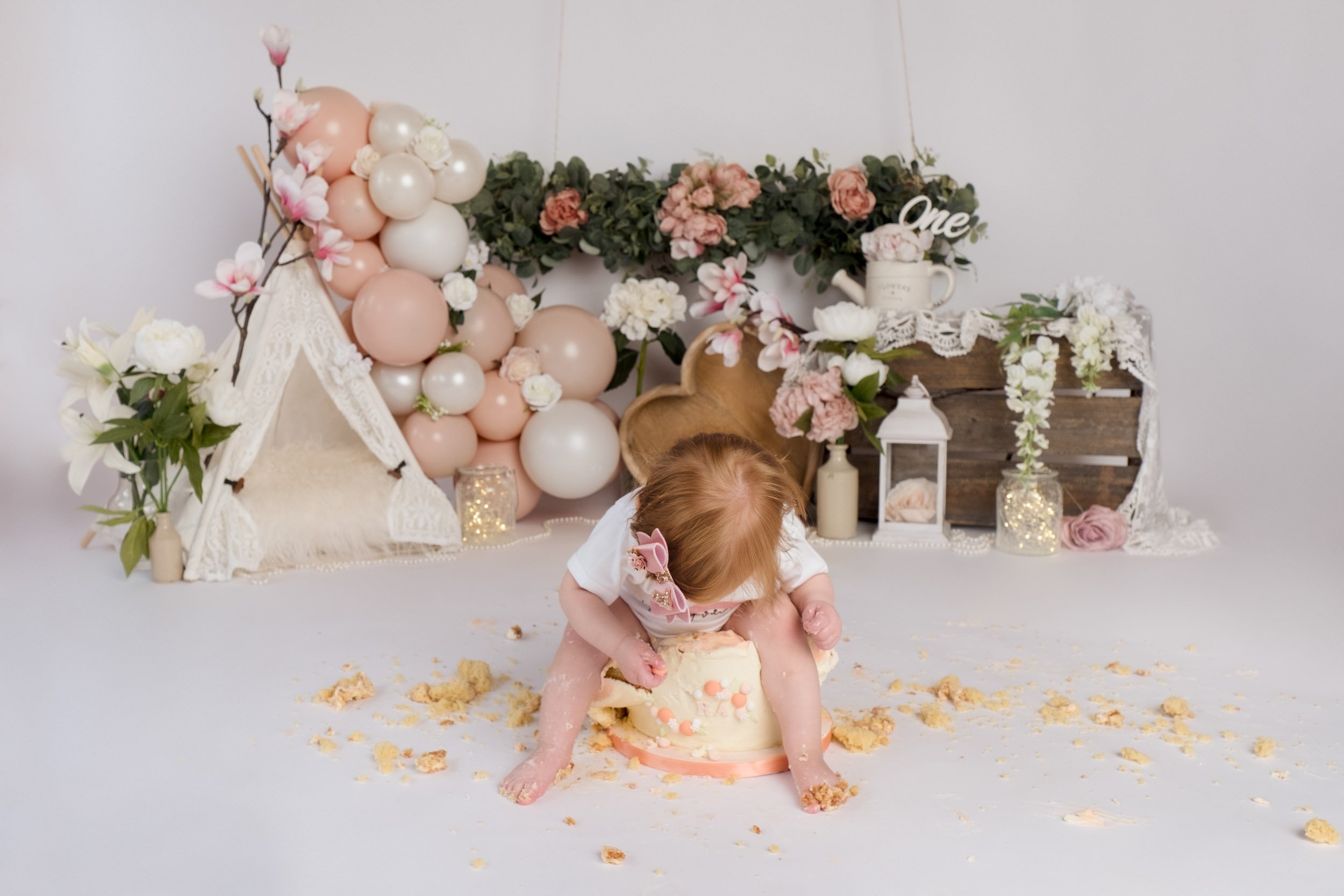 Cake_Smash_Photography_Lincolnshire_Mama_Bear_Photography (7 of 11).jpg