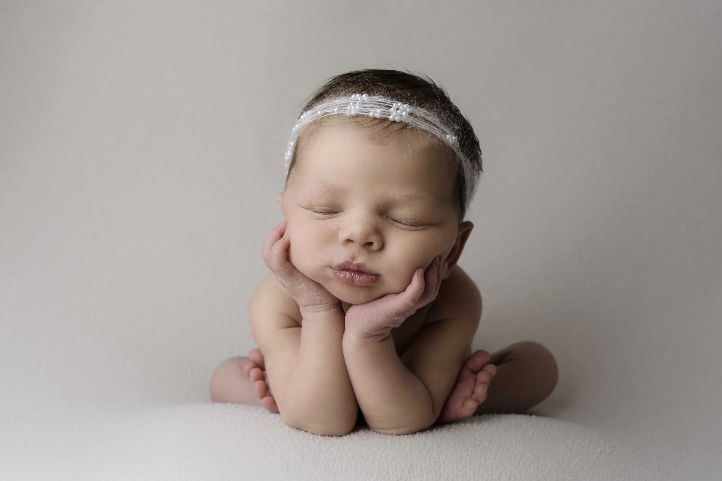 Newborn_Photography_Lincoln_Mama_Bear_Photography_Header2.jpg