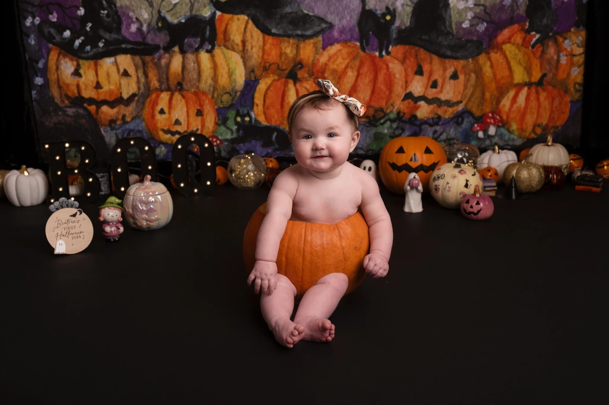 🎃 P U M P K I N 🎃

POV: It's your baby's first Halloween and you need that one image to haunt 👻 them with on their 18th birthday...the baby in a pumpkin photo! 🎃

A must for any hilarious parent looking to humiliate their child but in the cutest 