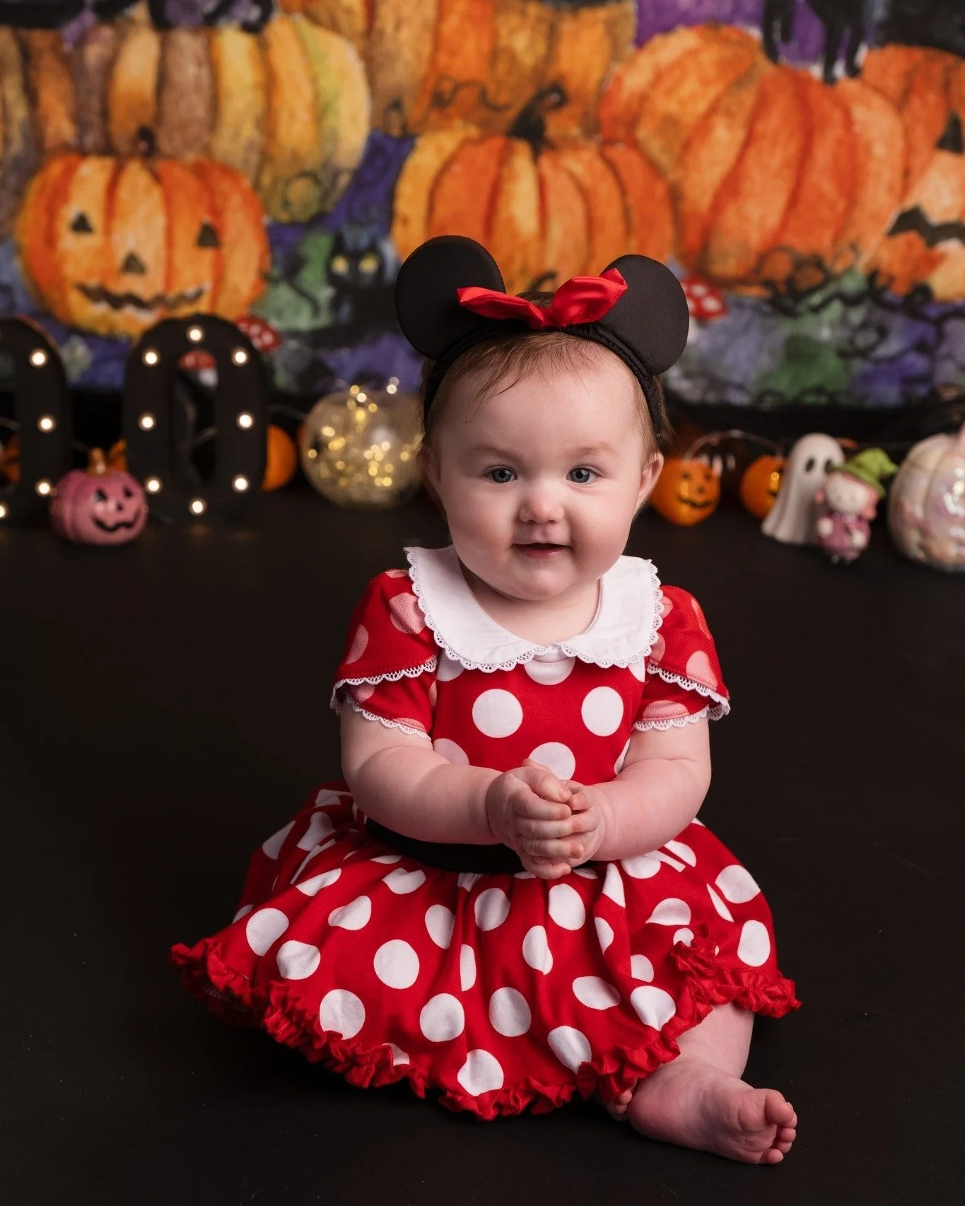 👻 S P O O K Y 👻

Have I spooked you into thinking you won't get any cute images of your baby in their Halloween session?! If you bring along a little dress up outfit or anything pumpkin/Autumn related, I promise there will be plenty of cuteness to 