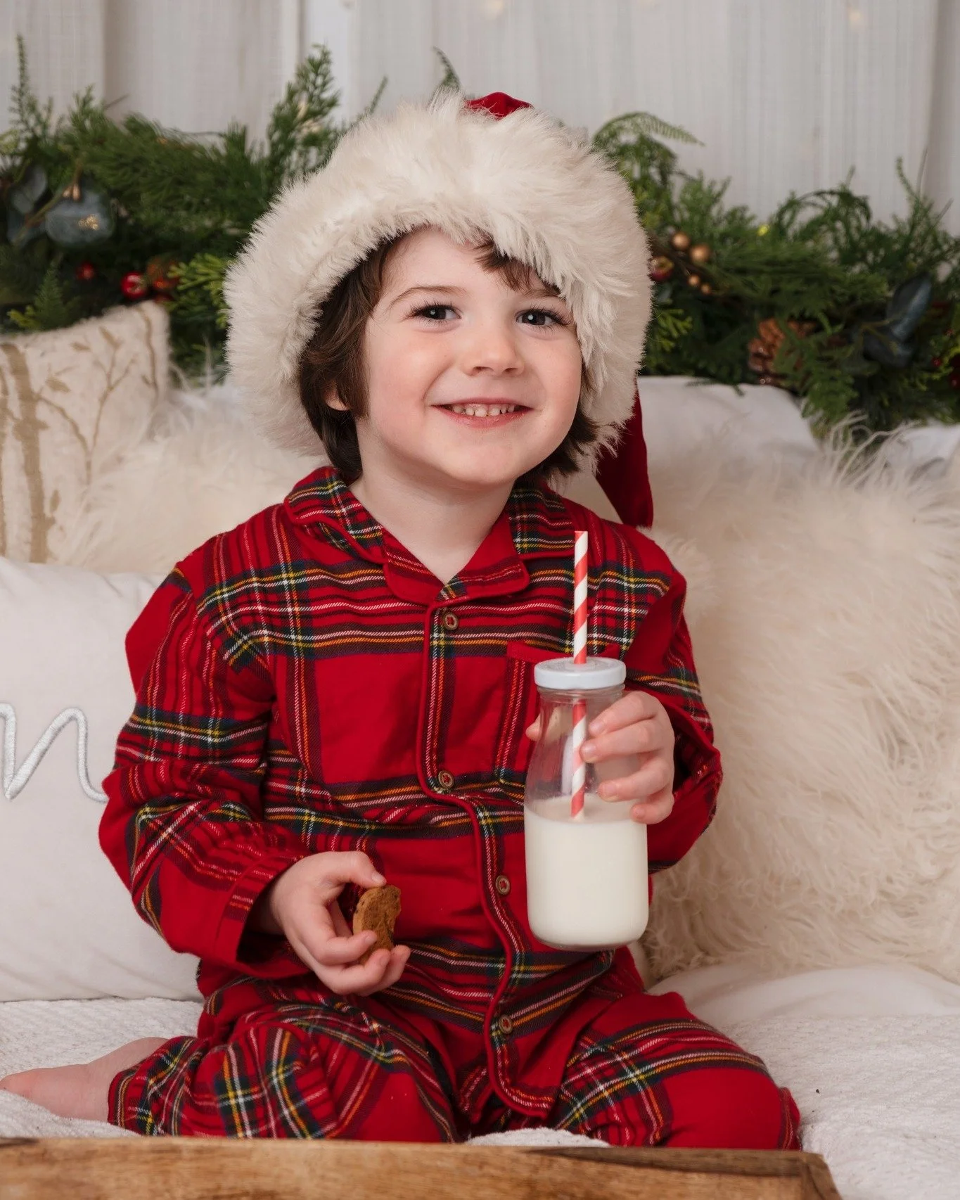 🔔 C H R I S T M A S 🔔

I can't believe it, but there's only TWO Christmas sessions left to book!

Both sessions are Saturday 1st November at 1:30pm and 2:00pm and could be either Winter Wilderness or Milk &amp; Cookies...or you could book both ❤

T
