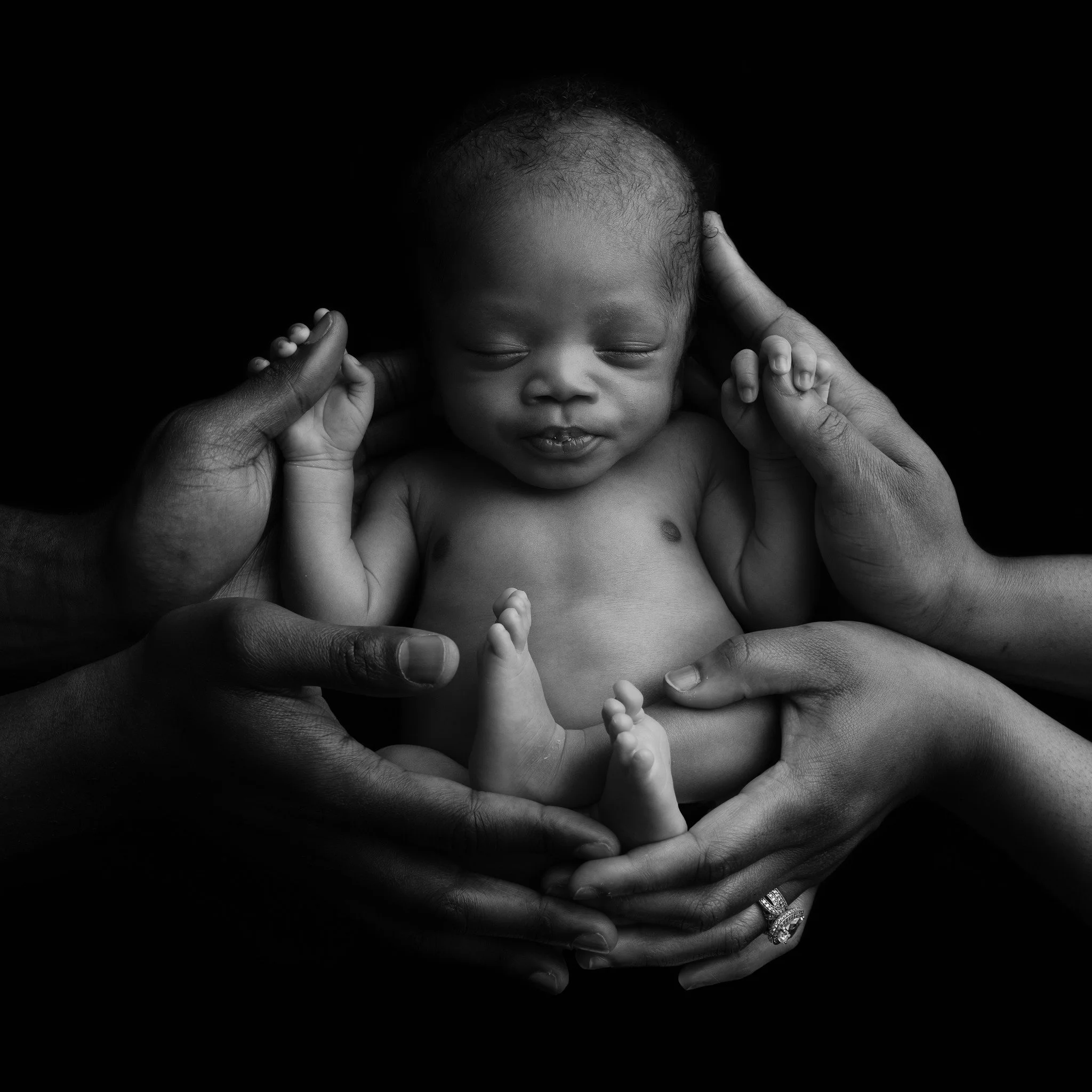 This gorgeous boy was the best little sleeper for his newborn session. So settled and chilled and of course, looking absolutely beautiful.

I've been so lucky recently with a run of sleepy babies who are more than happy to let me pose them. We keep T
