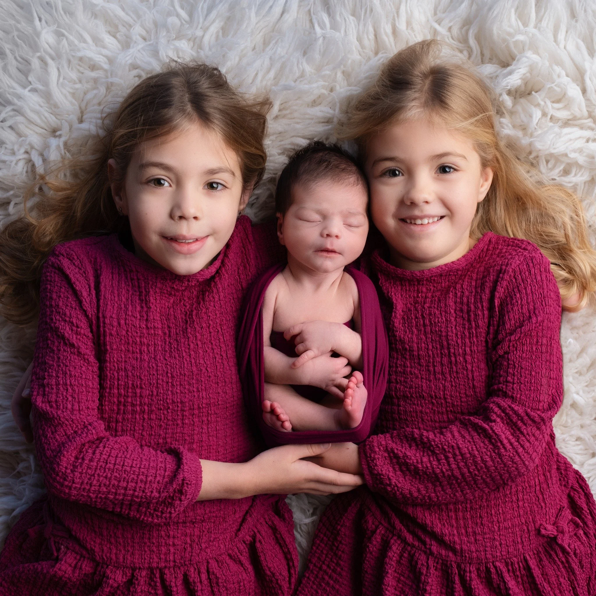🎀 L I L L I A N 🎀

How gorgeous are these three sisters?! I posted a behind the scenes video of this moment on my story and I couldn't resist a little sneak peek sharing the resulting image 😍

Lillian was a little dream for her newborn session tod