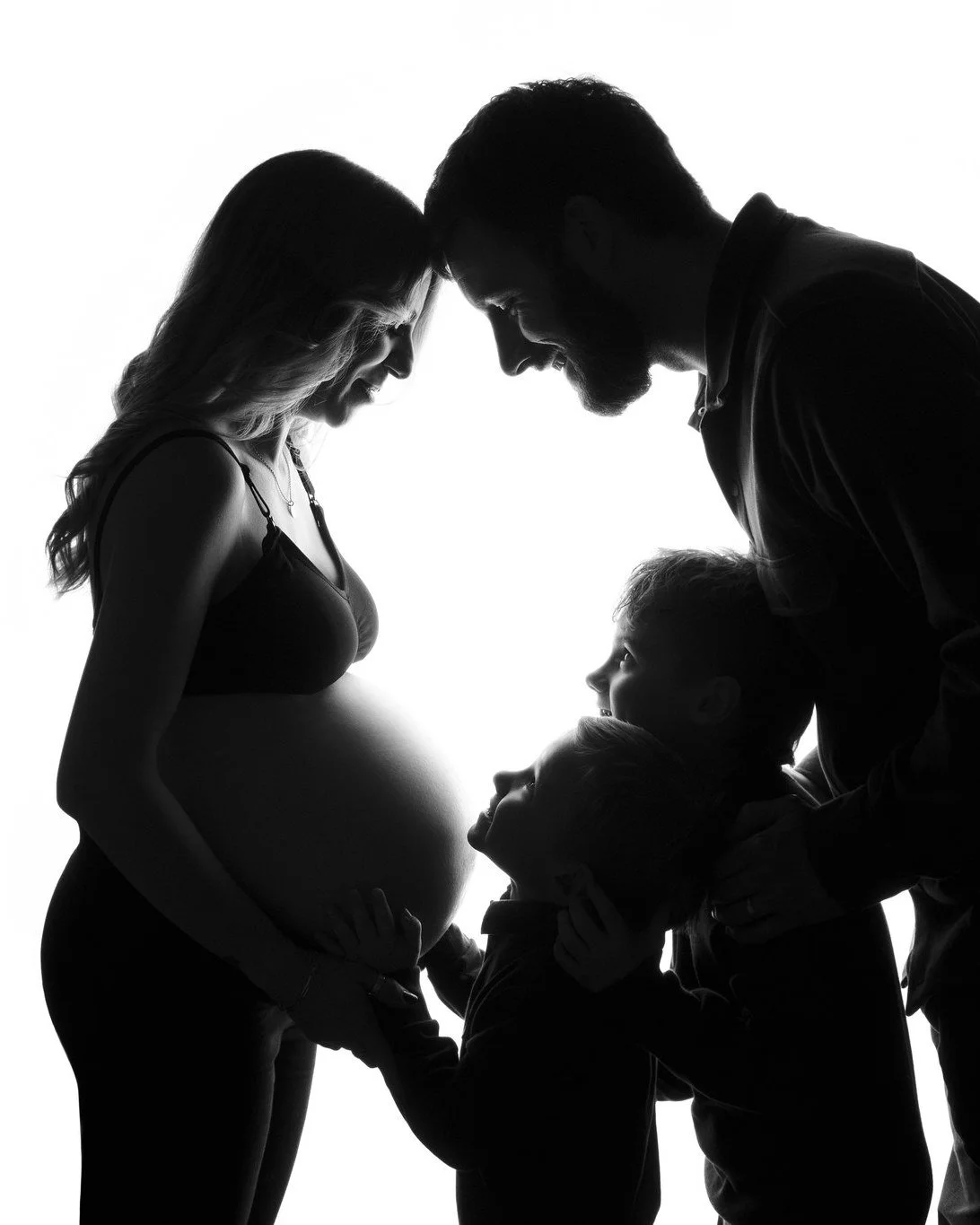 Big brothers in waiting 🥹

I love this image for so many reasons...the connection between this wonderful family is just such a beautiful thing to capture; those beautiful boys gazing up at their Mummy, so excited for the next family chapter to unfol