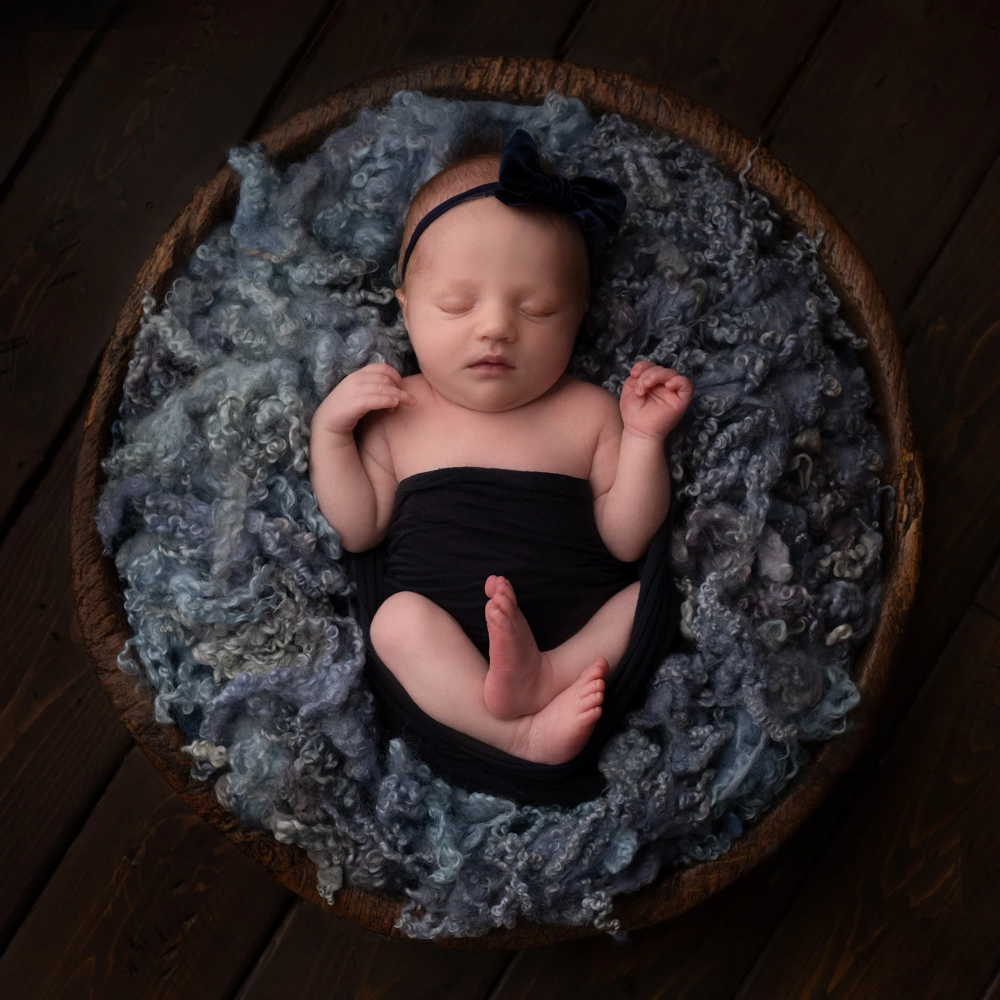 💙 I V Y 💙

I've been using this bowl in most newborn sessions over the last 8 years, it was the first prop I ever bought when I started photography, and I think today is the first day I have used it with blue for a little girlie! 💙

With a big sis
