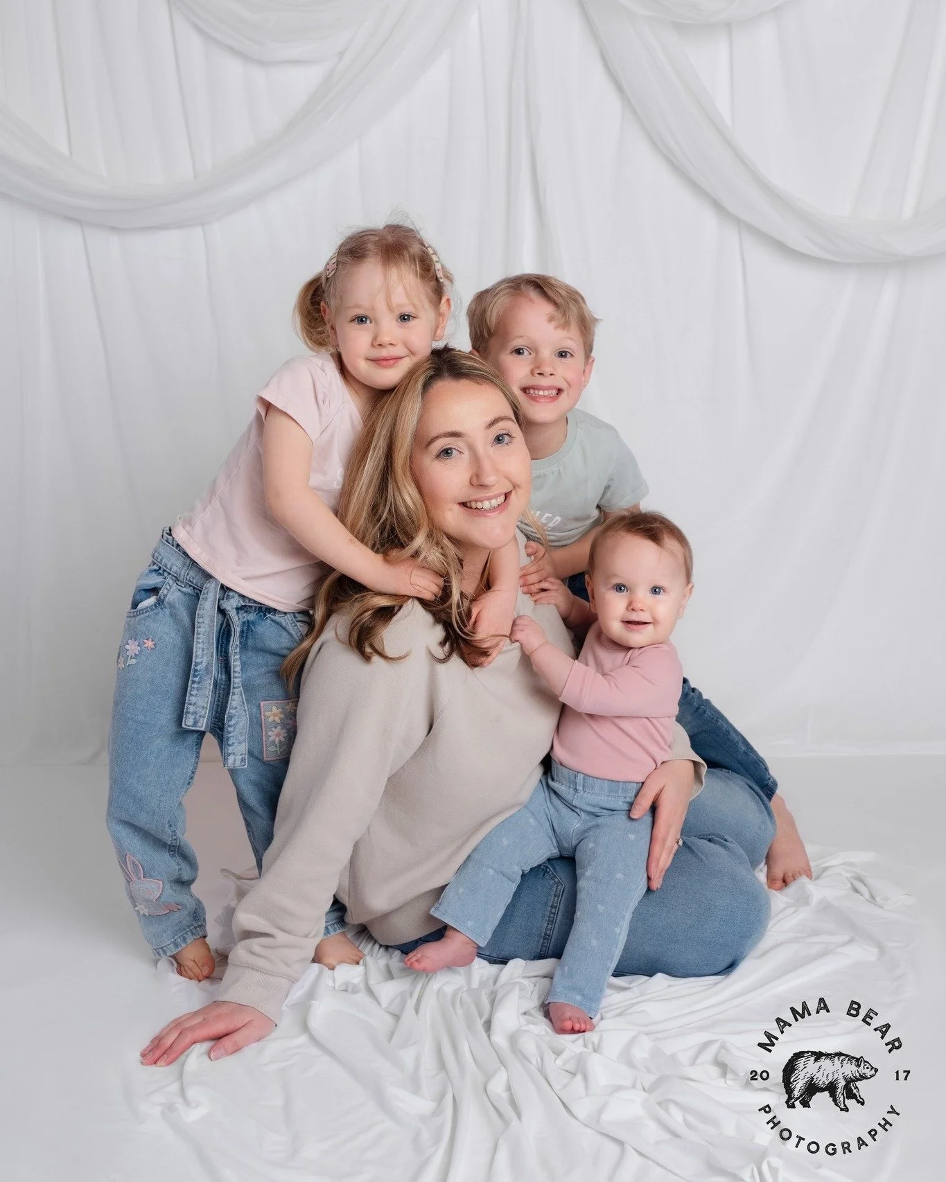 💟 M U M M Y &amp; M E 💟

Today was the start of my client-exclusive Mummy &amp; Me mini sessions and it was so much fun! It's so important for Mamas to be in front of the camera and not just behind it and I love to celebrate the beautiful bond betw