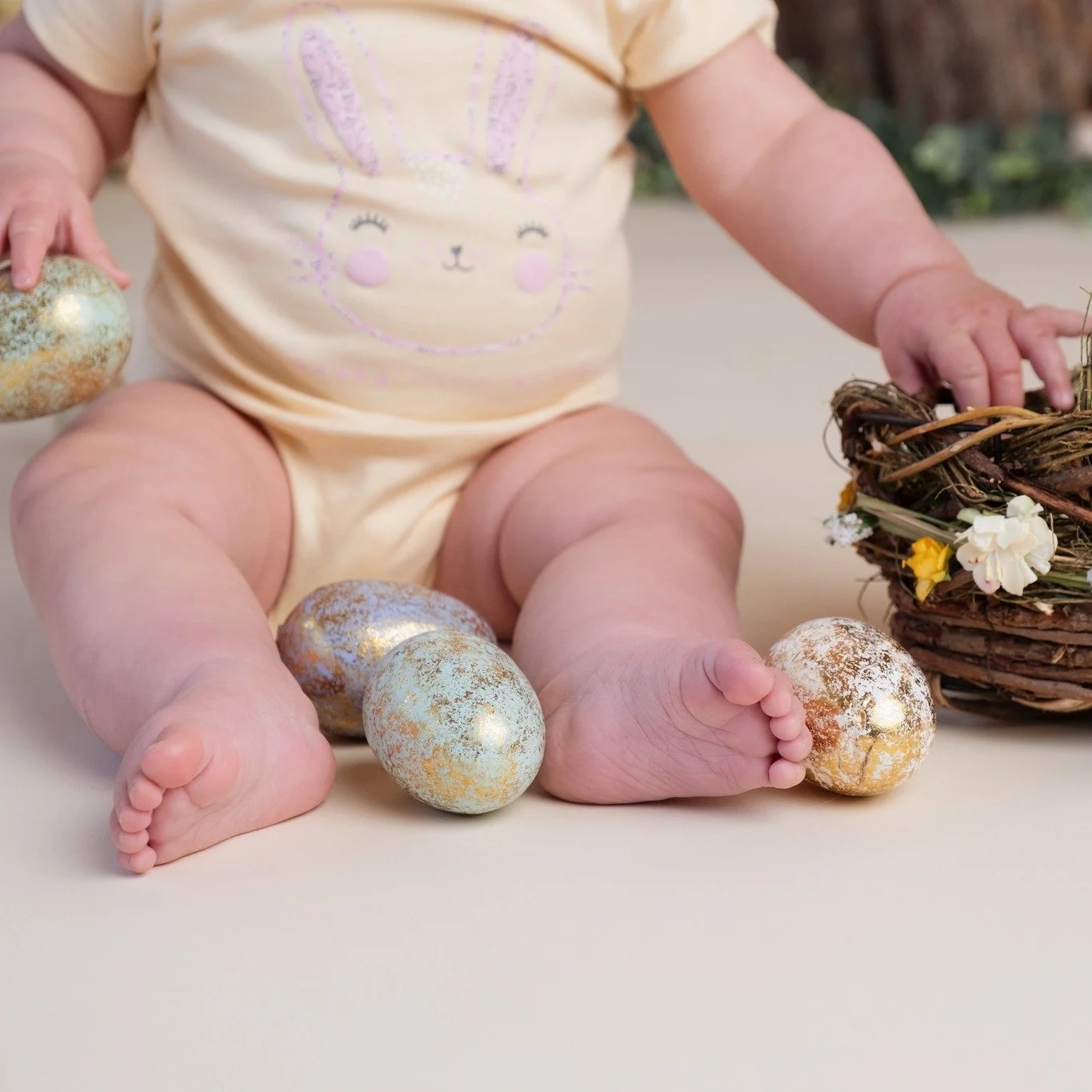 🐥 E A S T E R 🐥

Seeing their tiny hands and little toes among the eggs, figuring out how to get them in the basket, they will never be this little again so lets capture it with some gorgeous seasonal photos 🐰

🌷 Wednesday 1st April - perfect for