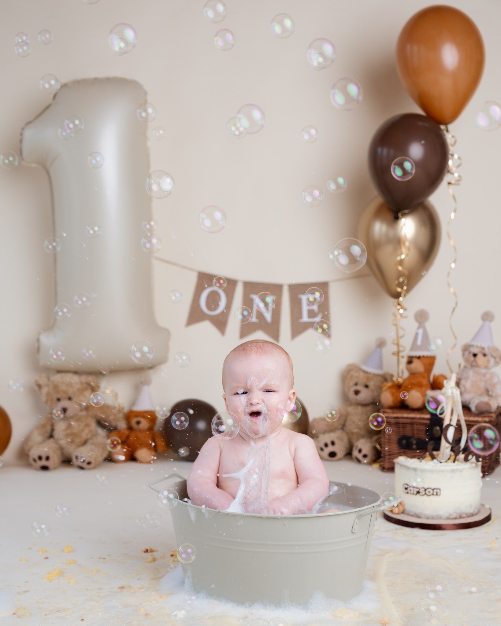 It'll soon be Carson's beary 1st birthday so we celebrated in style today with this adorable teddy bear cake smash 🐻

I couldn't resist choosing this as a sneak peek! He had a splashing good time in the tub which was well needed to clean off all the