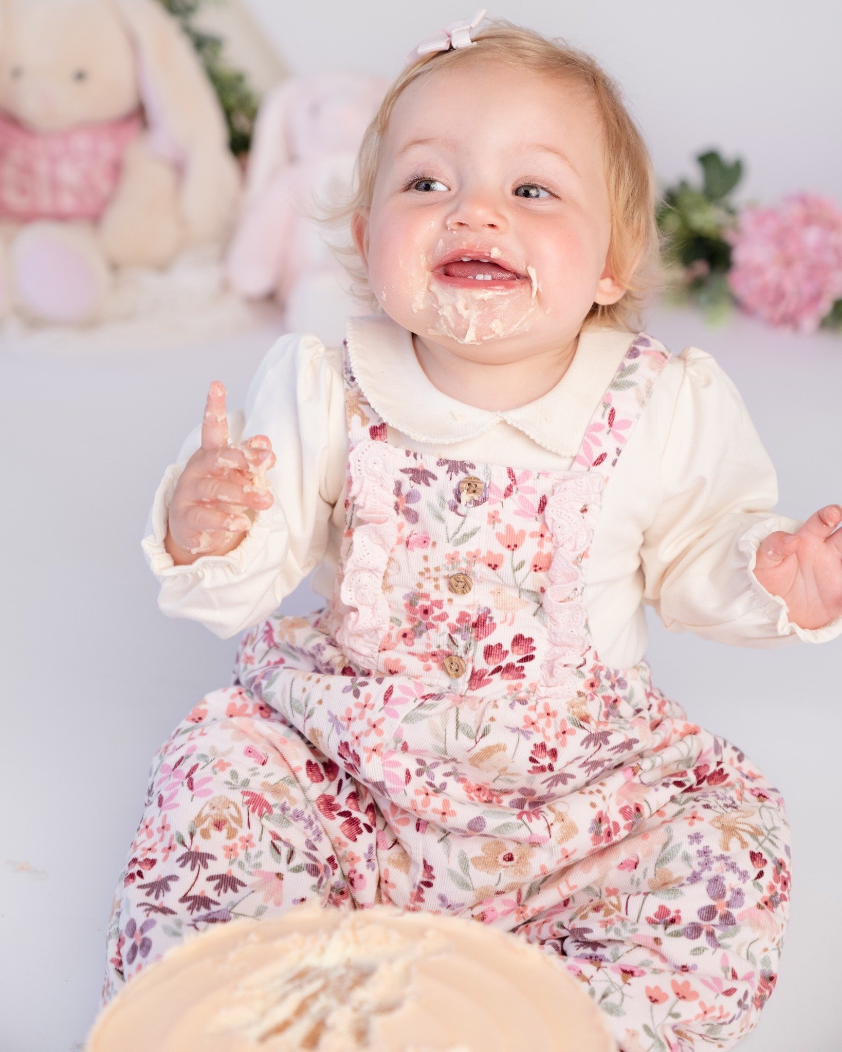 What do you see when you look at this photo?

A little girl having the time of her life devouring her Mason's Bakes. smash cake for her 1st birthday?

Me too, but I also see all of this...

🎀 That little hand print on the cake where she has scraped 