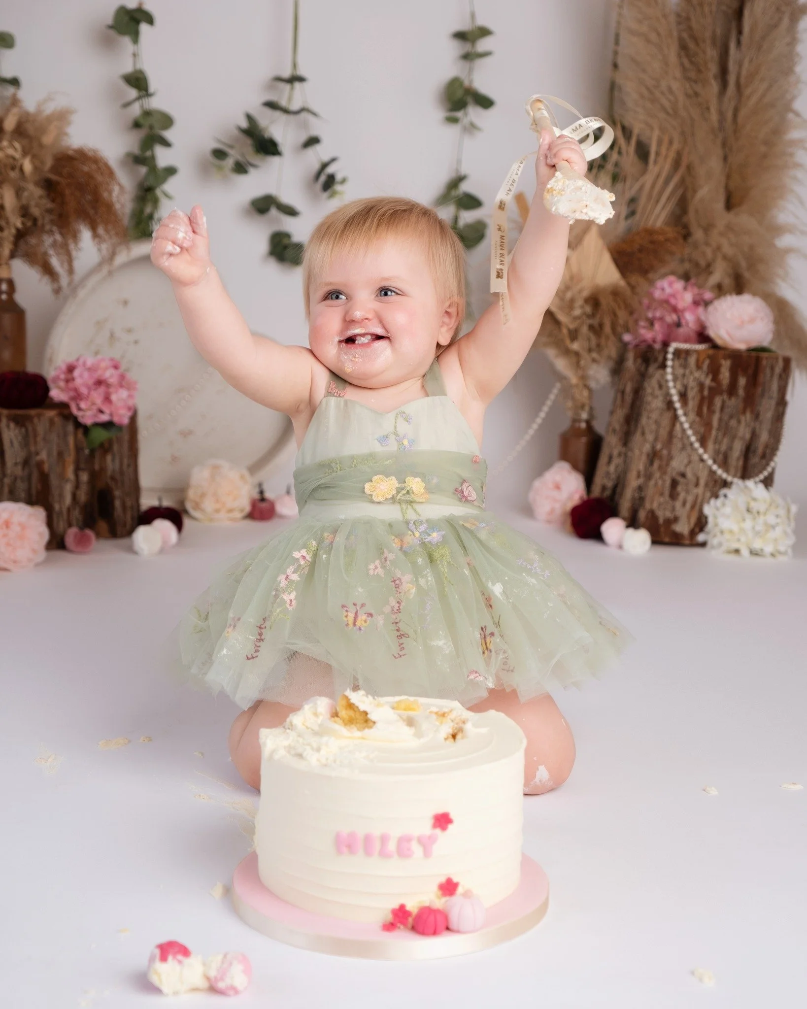 This image pretty much sums up just how much Miley LOVED her cake smash session today! Full of smiles, hilarious faces and even a few little steps too!

Her set was based on a similar style her big sister had a couple of years ago but made to be diff