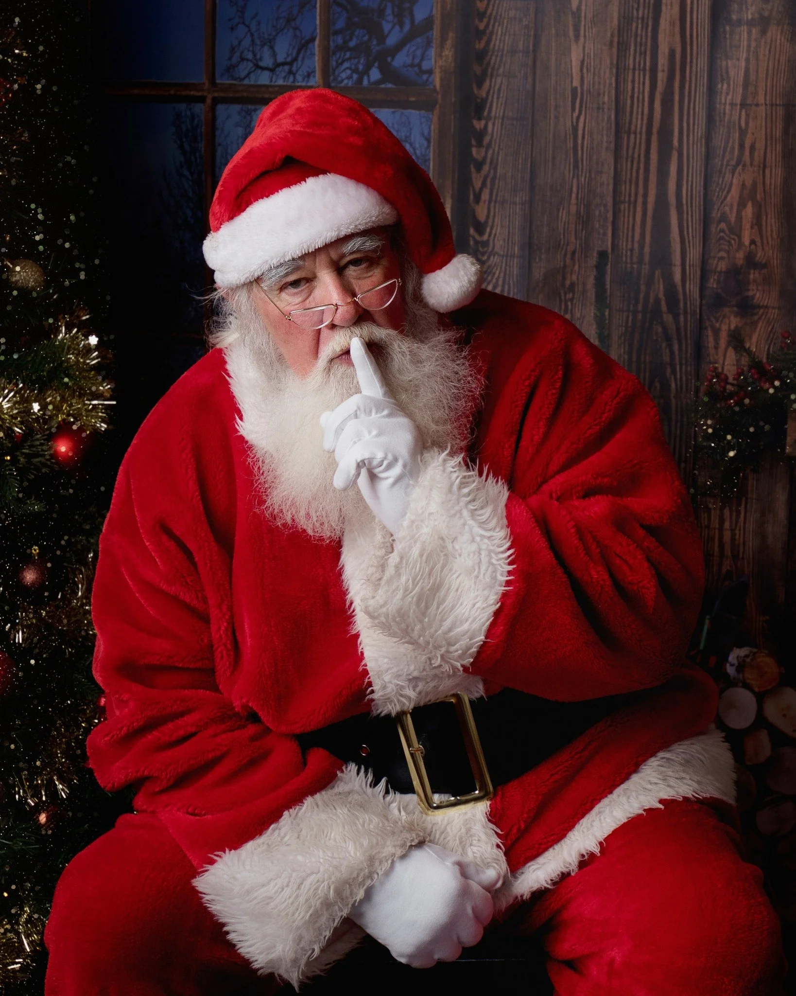 🎅🏻 S A N T A 🎅🏻

Unfortunately, it is too early to know if Santa will be able to join us for Christmas this year so if he does it will likely be a very last minute addition to my sessions. 

If you have your heart set on a Santa session, let me k