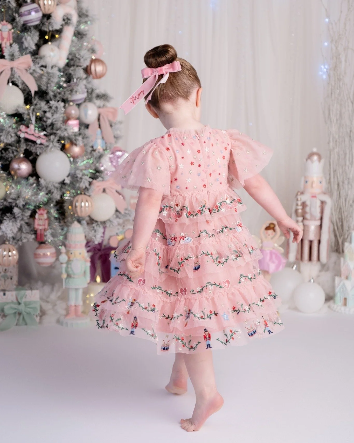 🦢 N U T C R A C K E R 🩰 D R E A M S 🦢

Inspired by my little girl's love of ballet, this year I wanted to create a delicate, glittery, pastel-filled world of candy canes, snowflakes, ballet dancers and toy soldiers where your little one can feel l