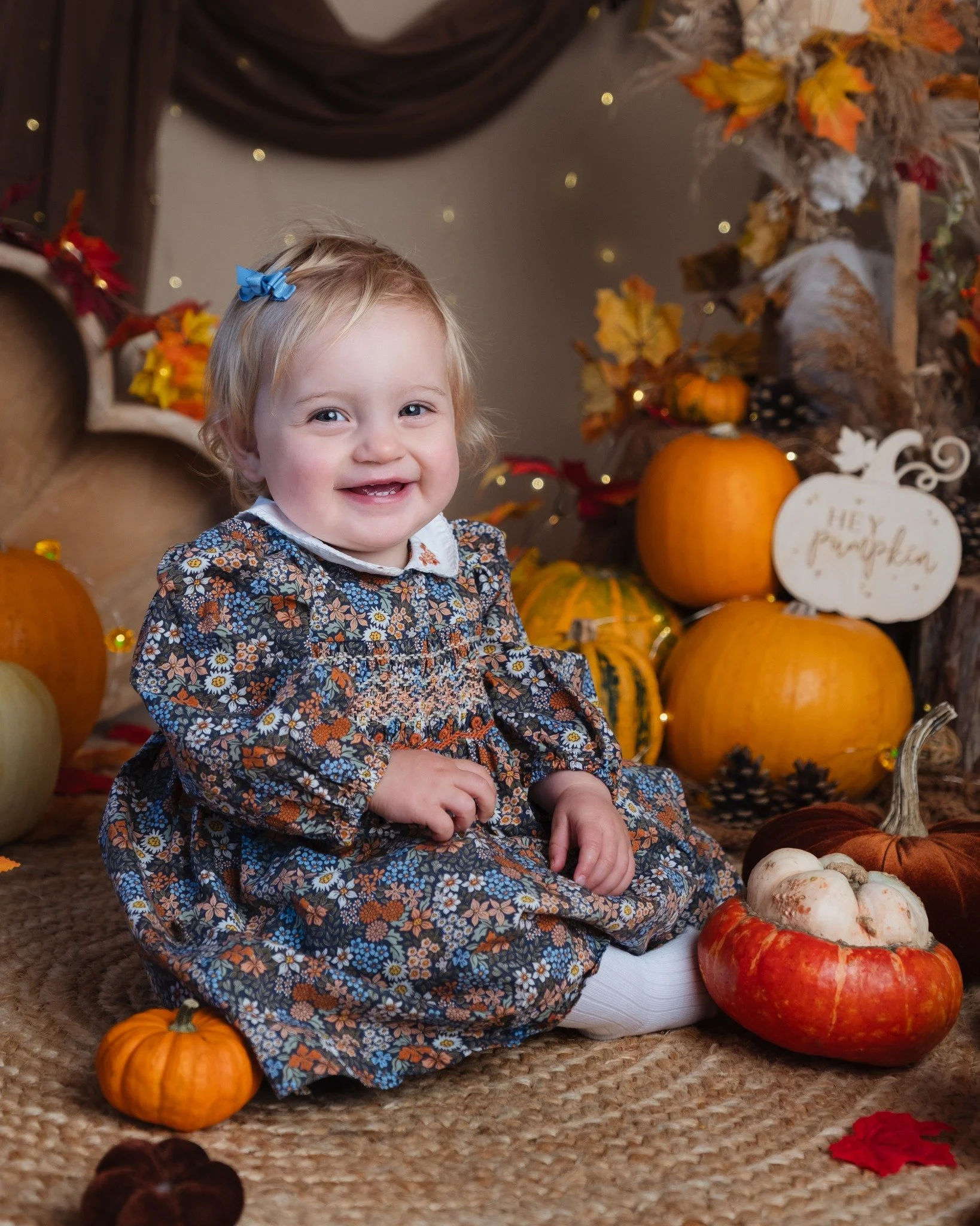 Autumn is such a gorgeous season to let your little one explore...pumpkins, pinecones, colourful leaves and it brings with it the most beautiful red, orange and brown tones - perfect for a mini session! 🍂

I've wanted to offer an alternative to my H
