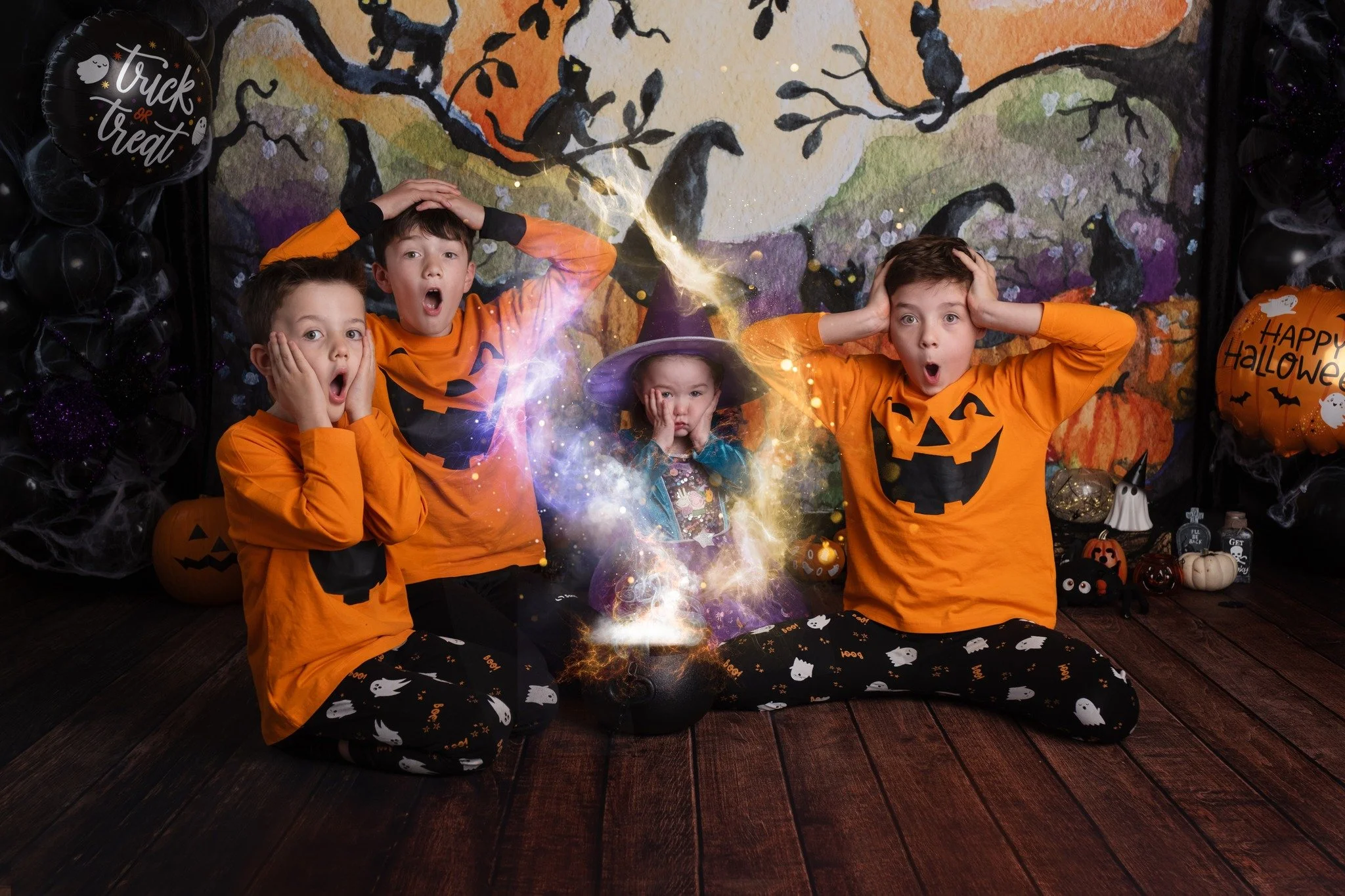 💥 C A U L D R O N 💥

Clearly the boys' acting skills are rubbing off on Beatrix...although she does seem to have done the same expression 3 years in a row now 😅

I'll always love creating this photo with them every year and I know this is always a