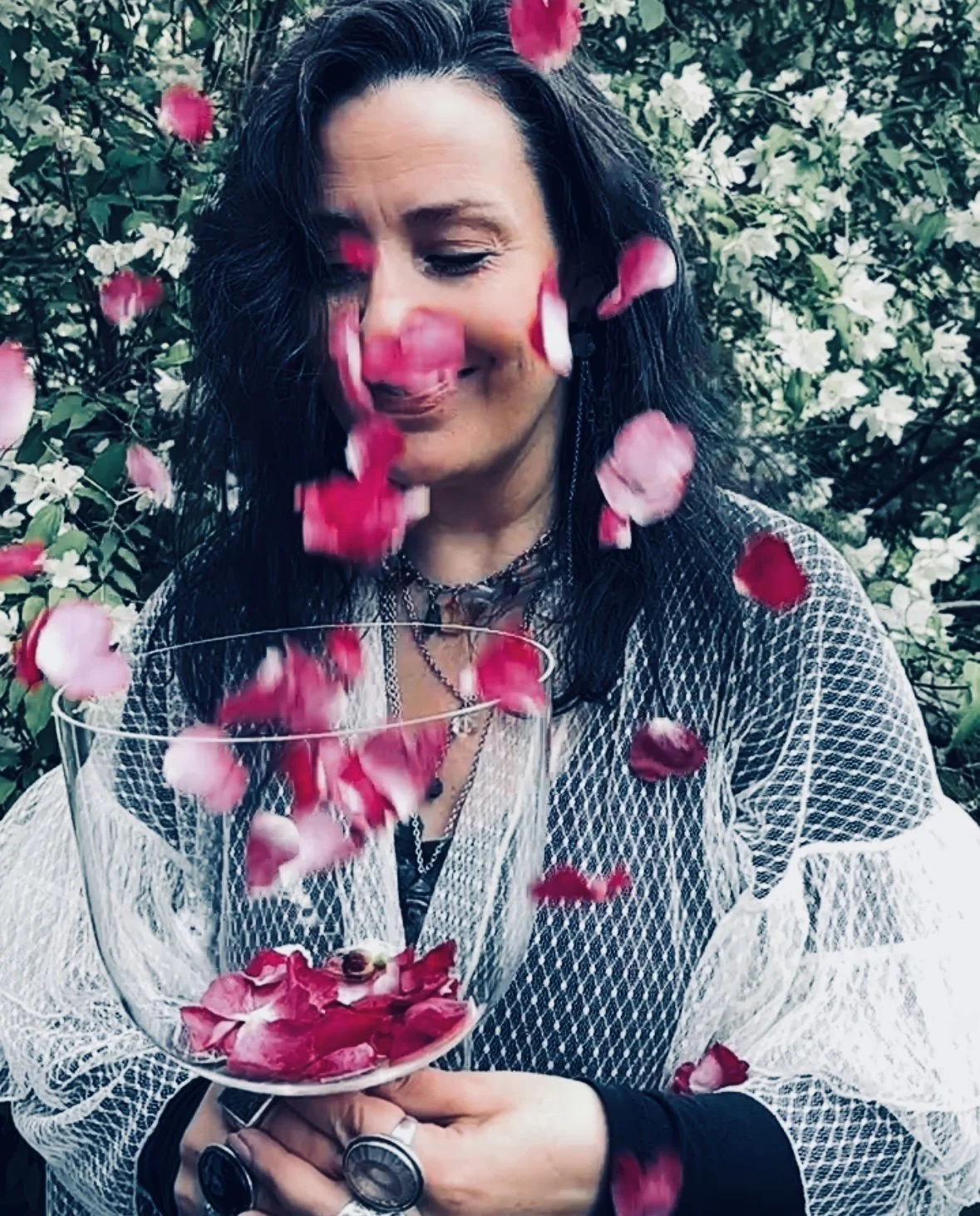 Sisäisen Maljani Äärellä (5 luovasti linjaavaa sointuiltaa) Alk. 2.9.2025