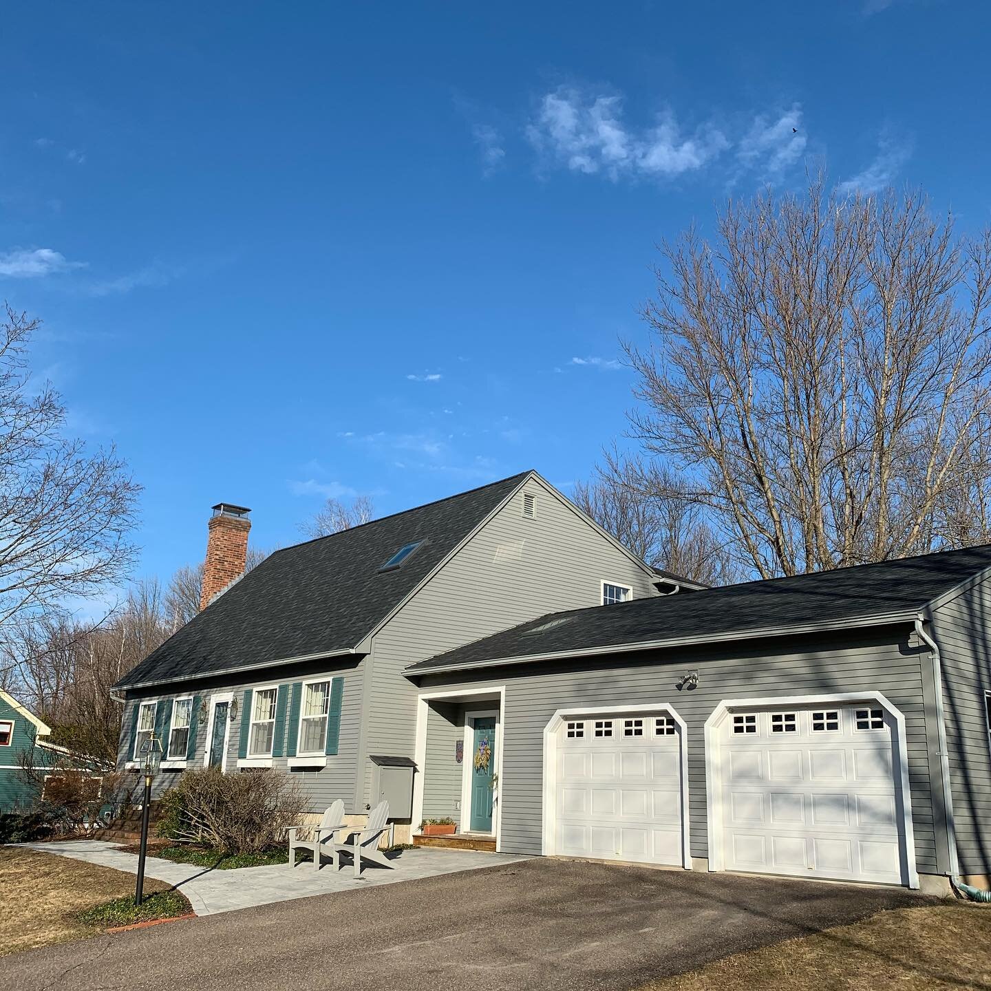 Now offering great roof financing specials! Get your roof replaced this spring with no interest or payments due for 6 months! We only use top quality products, like this @owenscorningroofing Duration series roof in &ldquo;Onyx Black&rdquo; from Fall 