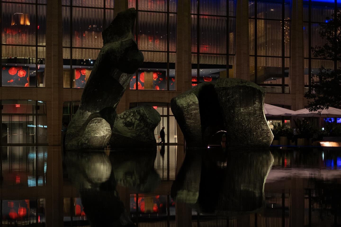 Wrapping up this week’s episode on New York at Night with a set of Reflections at Lincoln Center.
With thanks to local photographer @oc_shot_it of @artofintuitivephotography and @nycprimeshot for featuring in our visual interview to guide us t