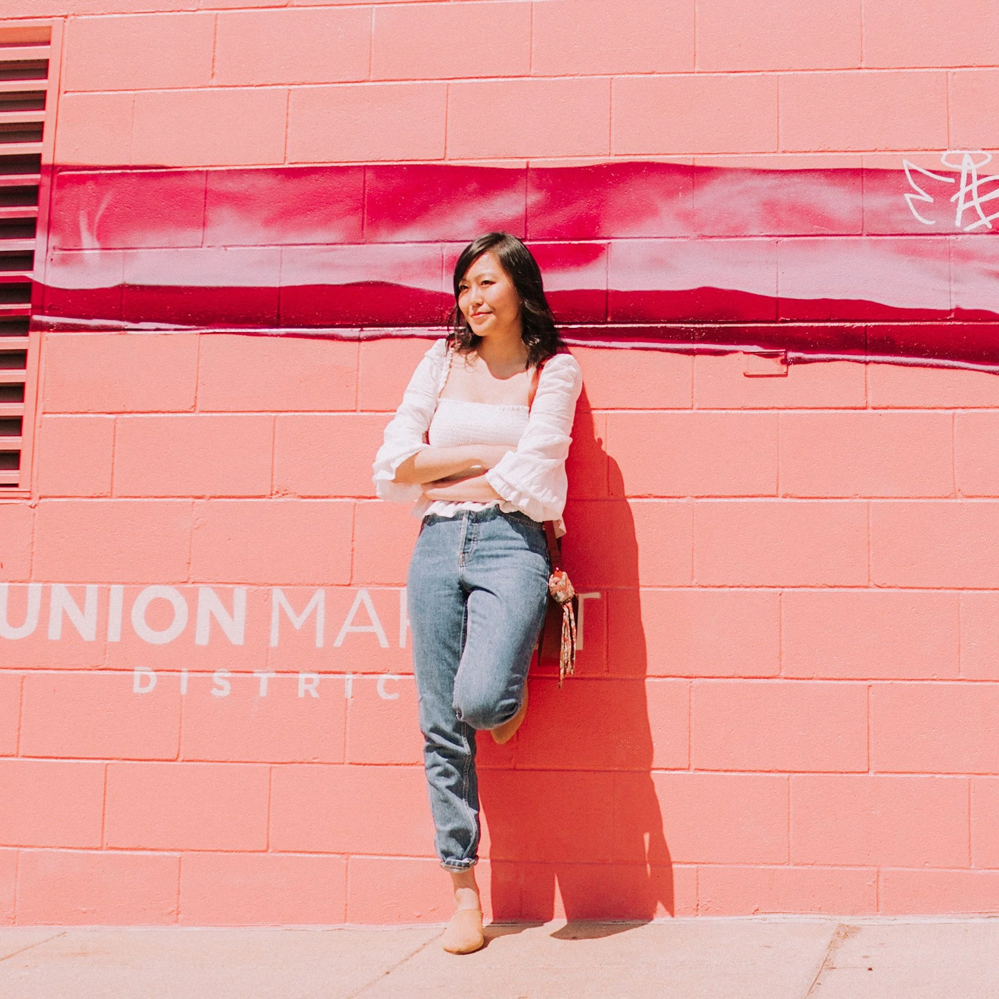 5 Ways to be Happier with your Wardrobe | Mom Jeans and Shirred Top