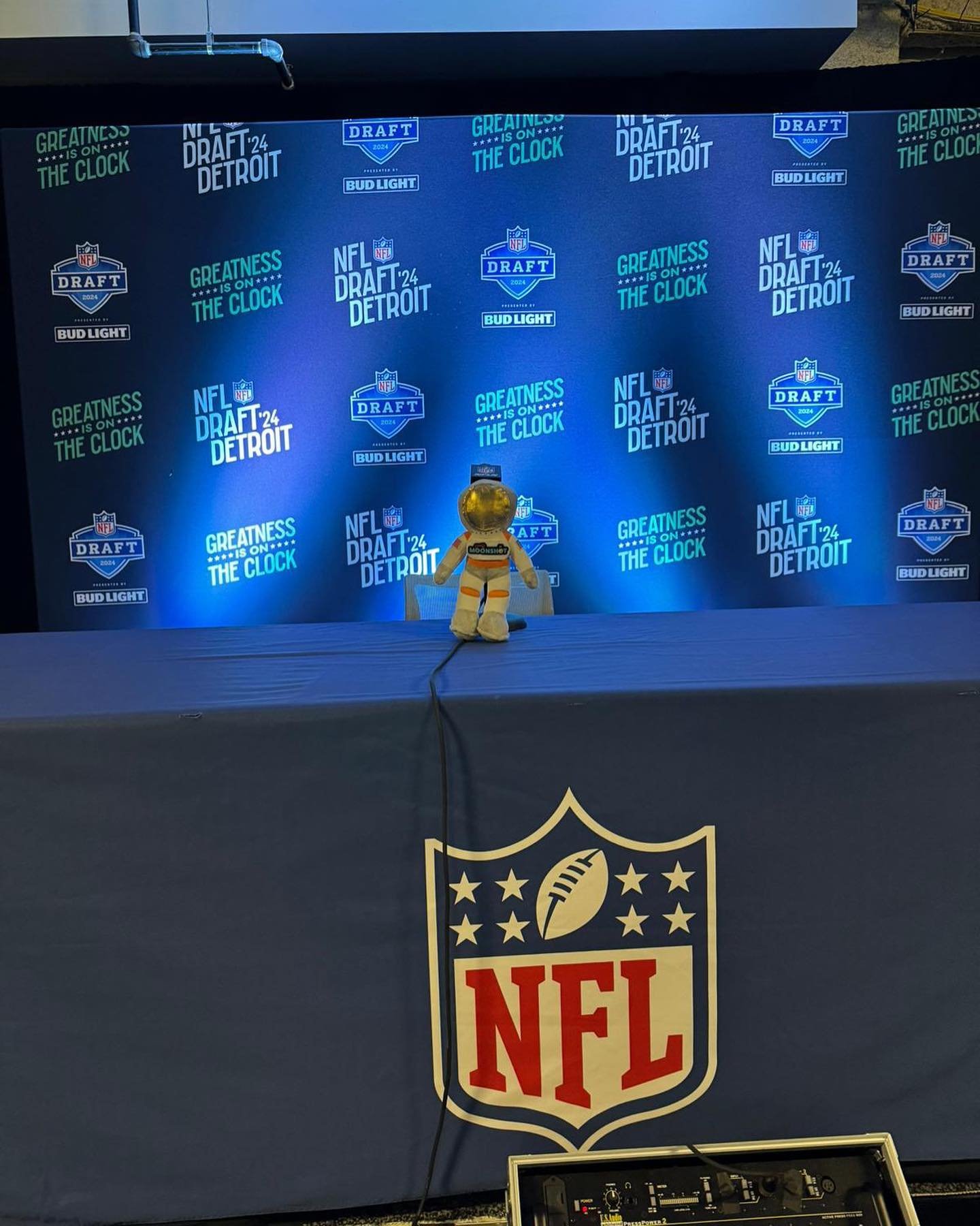 👩&zwj;🚀 Luna had a super busy day yesterday checking out Campus Martius Park, where the NFL Draft is being held and where Team MoonShot will be welcoming, motivating, recognising and appreciating frontline TEAMMATES here working the Draft, over the