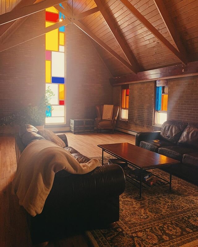 A peaceful and cozy place to relax after hitting the slopes, the Chapel Room is open to all of our guests!

Follow #TourTheAbbey to learn more about @staytheabbey and all it has to offer.