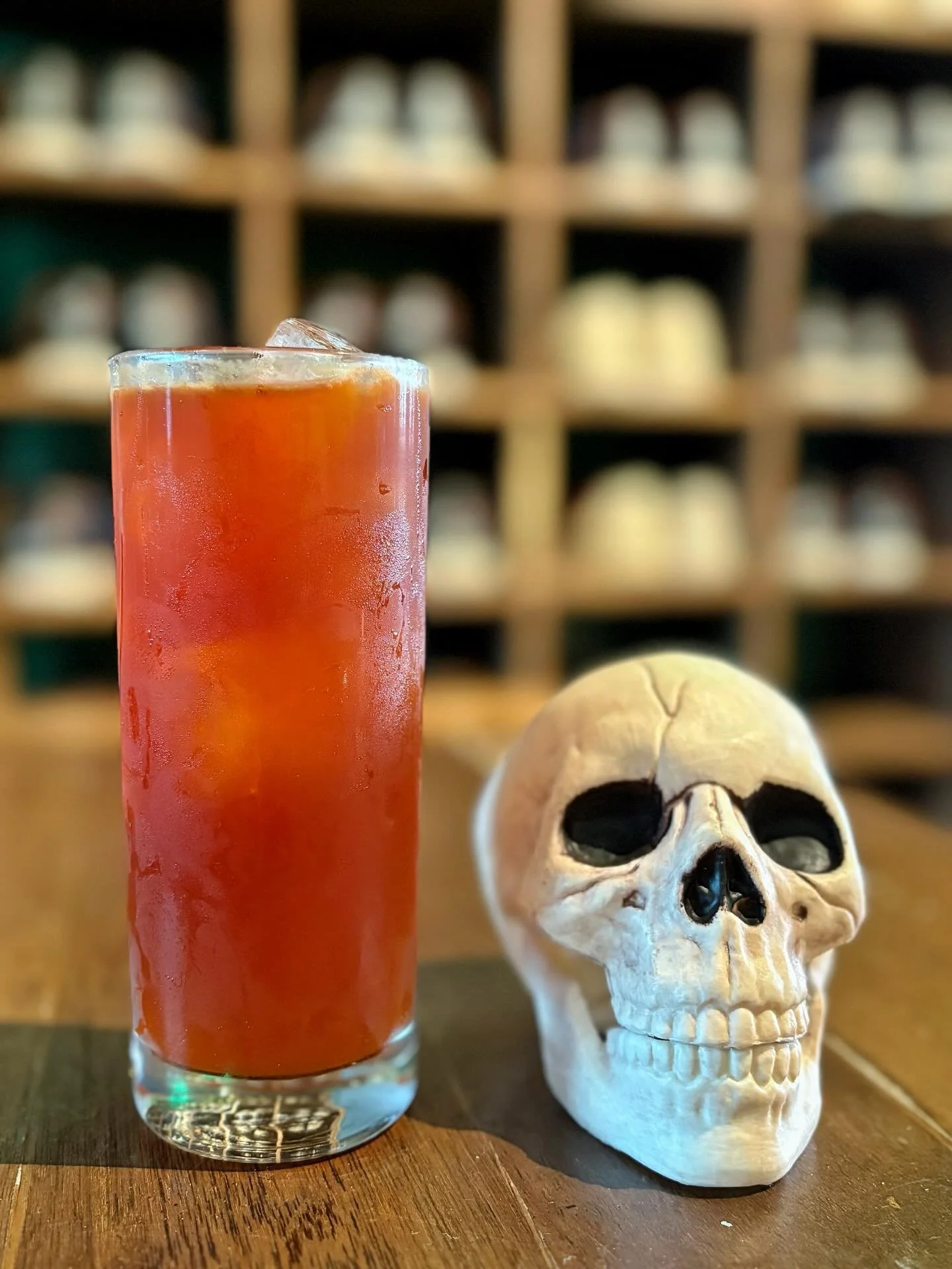 NEW COCKTAIL ALERT: SCARY EDITION! 💀🍹🤤 introducing: &ldquo;The Wheel&rdquo;

Batavia Arrack, Lime, Sugar, Allspice, Thai Tea

On tonight! 🎃 Happy October!
-
#october
#fall
#halloween
#cocktail
#cocktails
#allspice