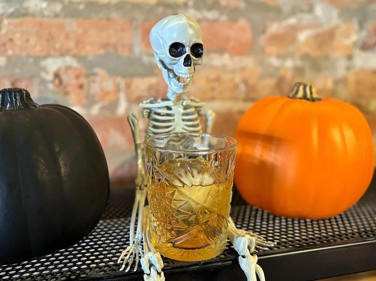 TUESDAY: $10 ROTATING CLASSIC COCKTAIL! Featuring: The Diamondback: Old Maysville Club Bonded Rye #Whiskey, Apple #Brandy, Yellow #Chartreuse
-
#tuesday
#cocktail
#tuesdays
#cocktails
#special
#specials
#october
#halloween