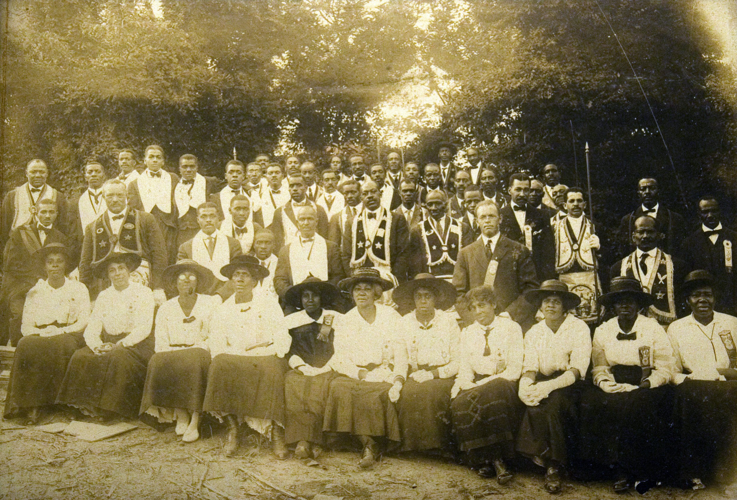 1911 Community photo Ms. Prayloe.jpg