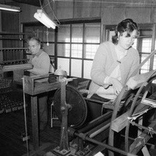 43 years ago, Oct. 30, 1981, I returned to @Oomoto-kyo in Kameoka, Japan and learned to wind a warp, some natural dye techniques and to weave. My teacher was Tomohiko Inoue. He showed patience, understanding and humor. I knew nothing about weaving an