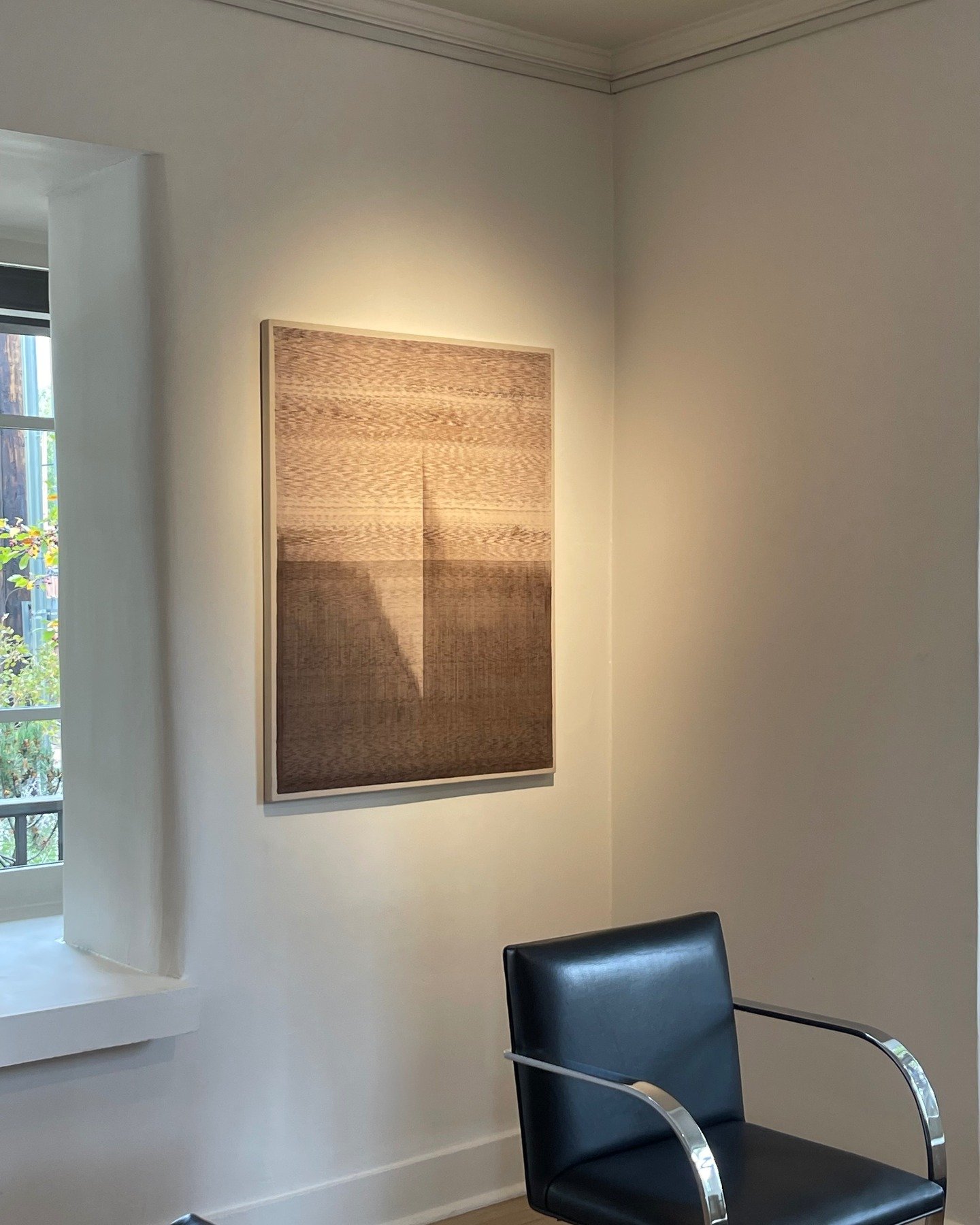 #ikat #handwoven #contemporarytextiles #handdyed #silk #shifu #naturaldyes #inspirationdaily #naturelovers @chiaroscuro_gallery @browngrottaarts @graverslanegallery @womensartcenterhamptons