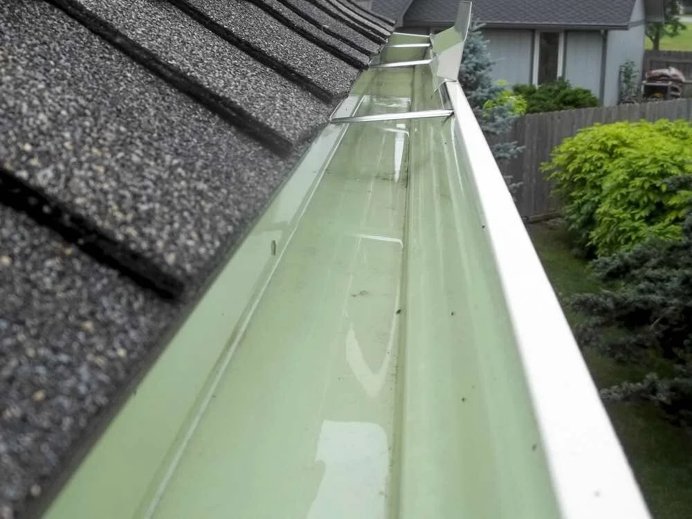 5a971d1e54bf8f00013669f6_Clean gutter in Evansville IN.jpg