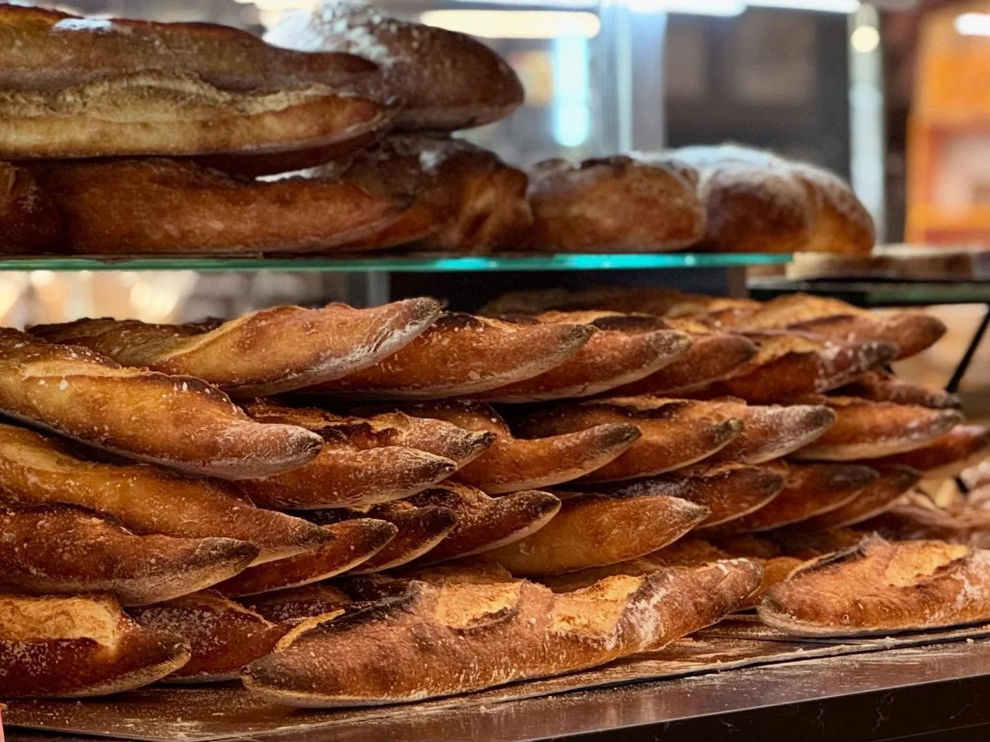 Baguettes !! Miam-miam
.
.
.
@chezpierreetgenevieve #boulangerie #baguette #baguettes #breakfast #petitdejeuner #cafe