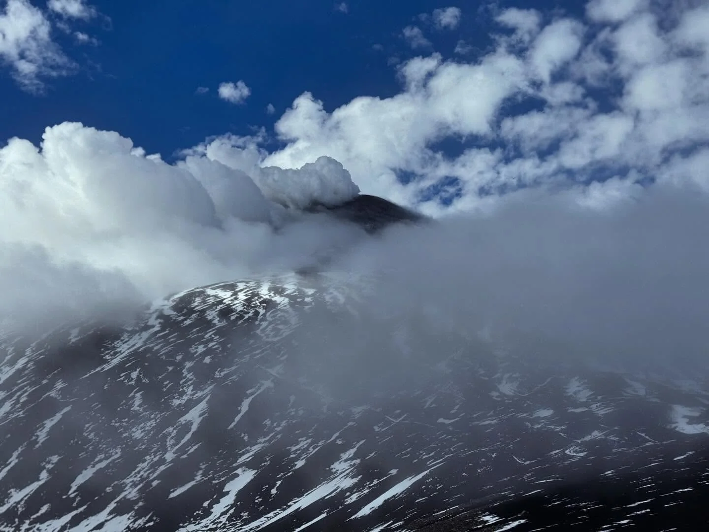 The stark and otherworldly majesty of Mt Etna near the summit. 
.
.
.
#sicily #sicily🇮🇹 #sicilia #italy #italia @prcnola @projectporamor #mtetna #volcano #etna #vulcano #lava #activevolcano #etnavolcano #unescoworldheritagesite #snow