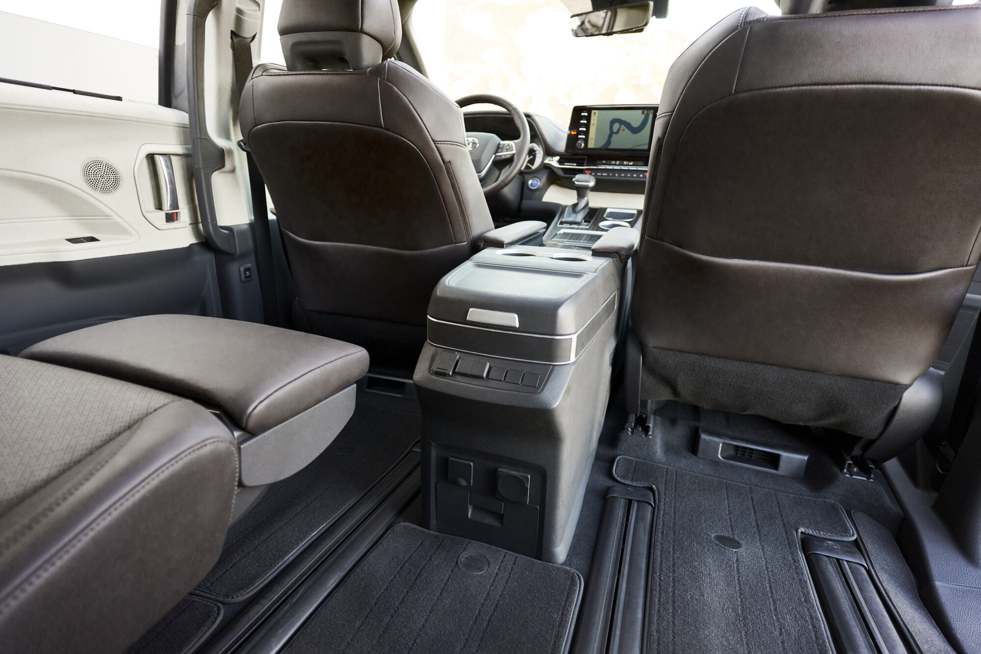 TMNA-2190315-Platinum_0754-COMP 1.jpg