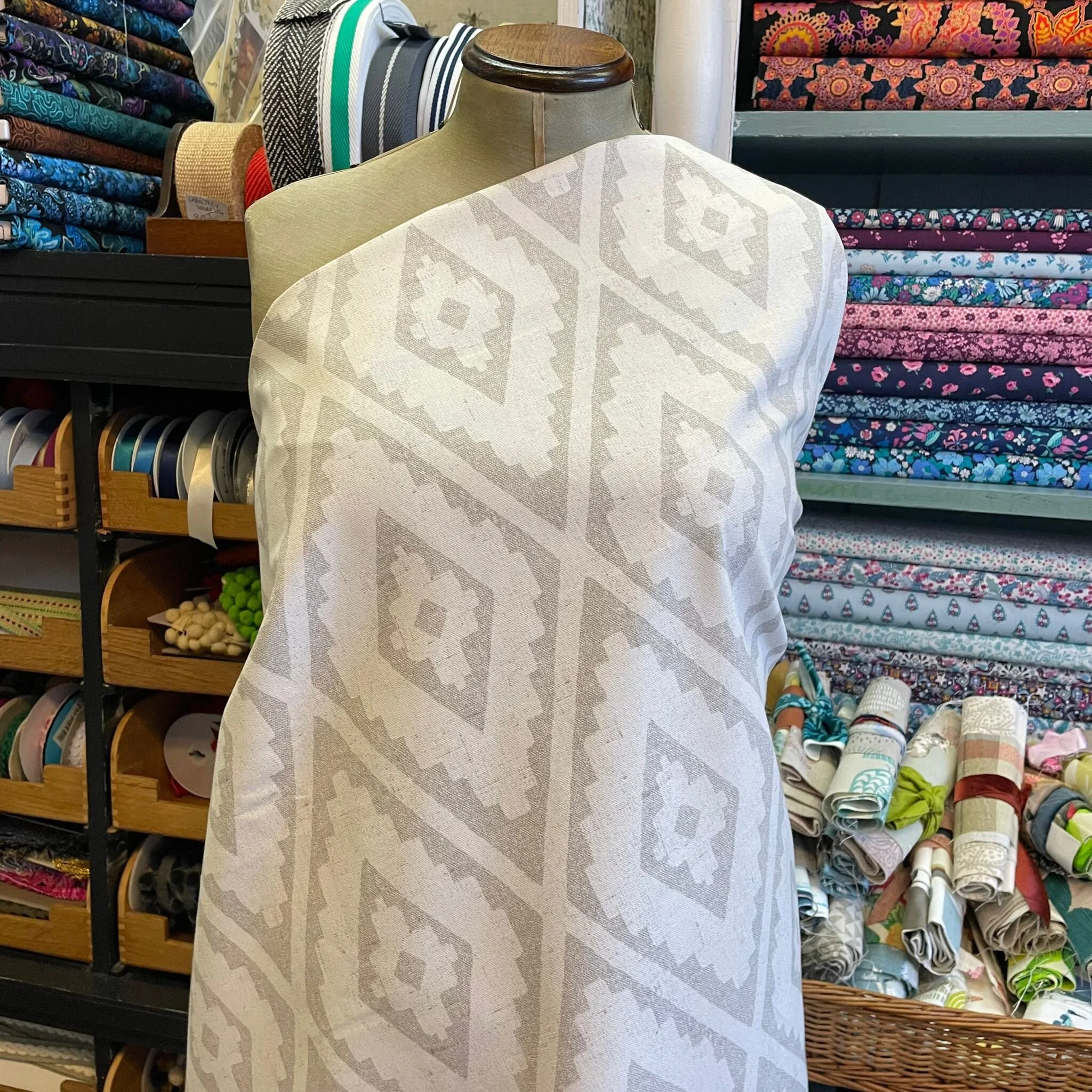 C6DA9408-2E7B-410B-9791-FCF66F4A0D89