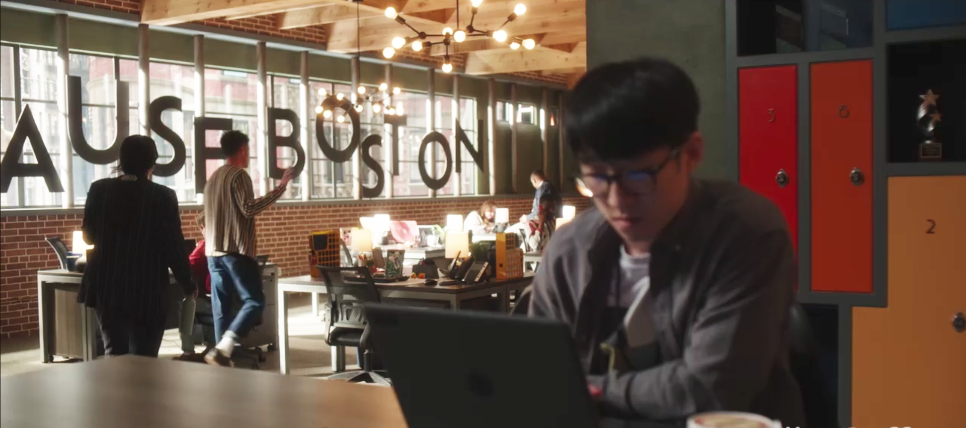 020_201-05_HitPauseBoston_03.png