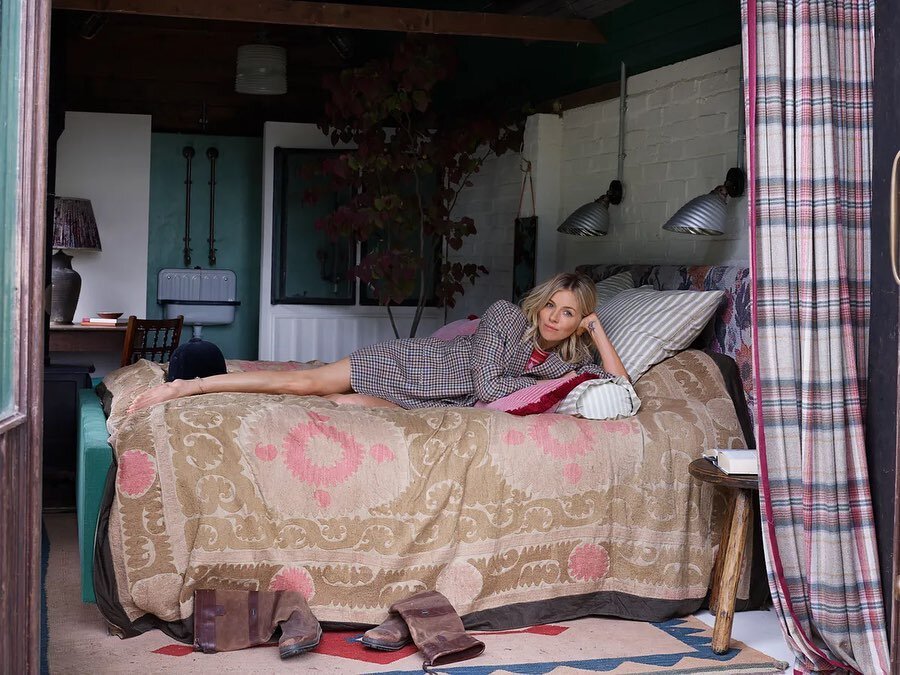 Curtains in my Dalbeattie plaid fabric shown here in the incredibly charming English cottage of @siennathing 
&bull;
&bull;
Interior design: @gabydellal 
Photo: @simonuptonphotos 
Publication: @archdigest