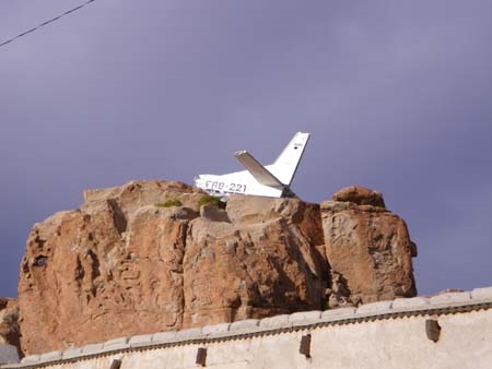 Bolivian Air Force, nice landing.jpg