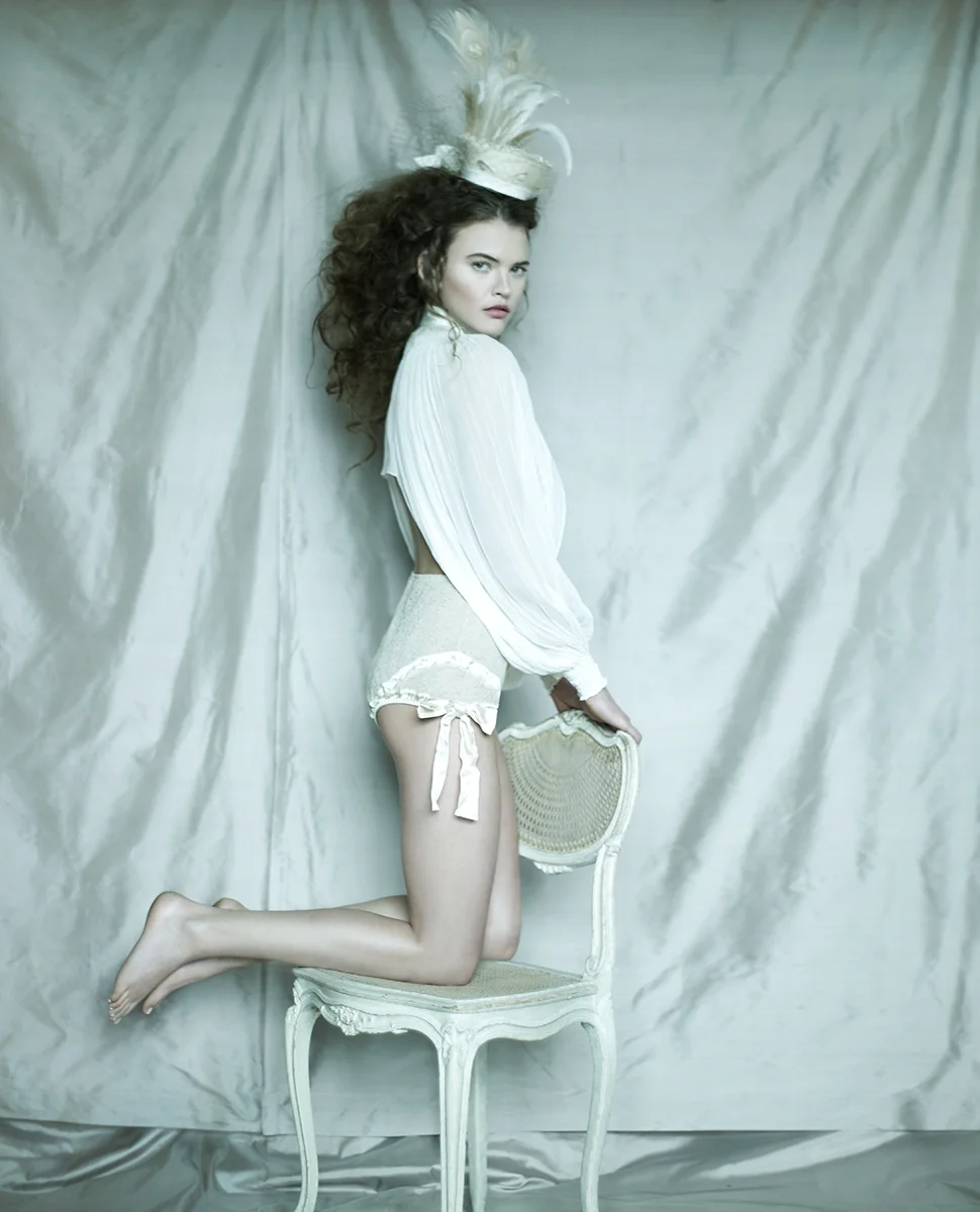 32_Genlux_Royal_SilverChair_Final.jpg