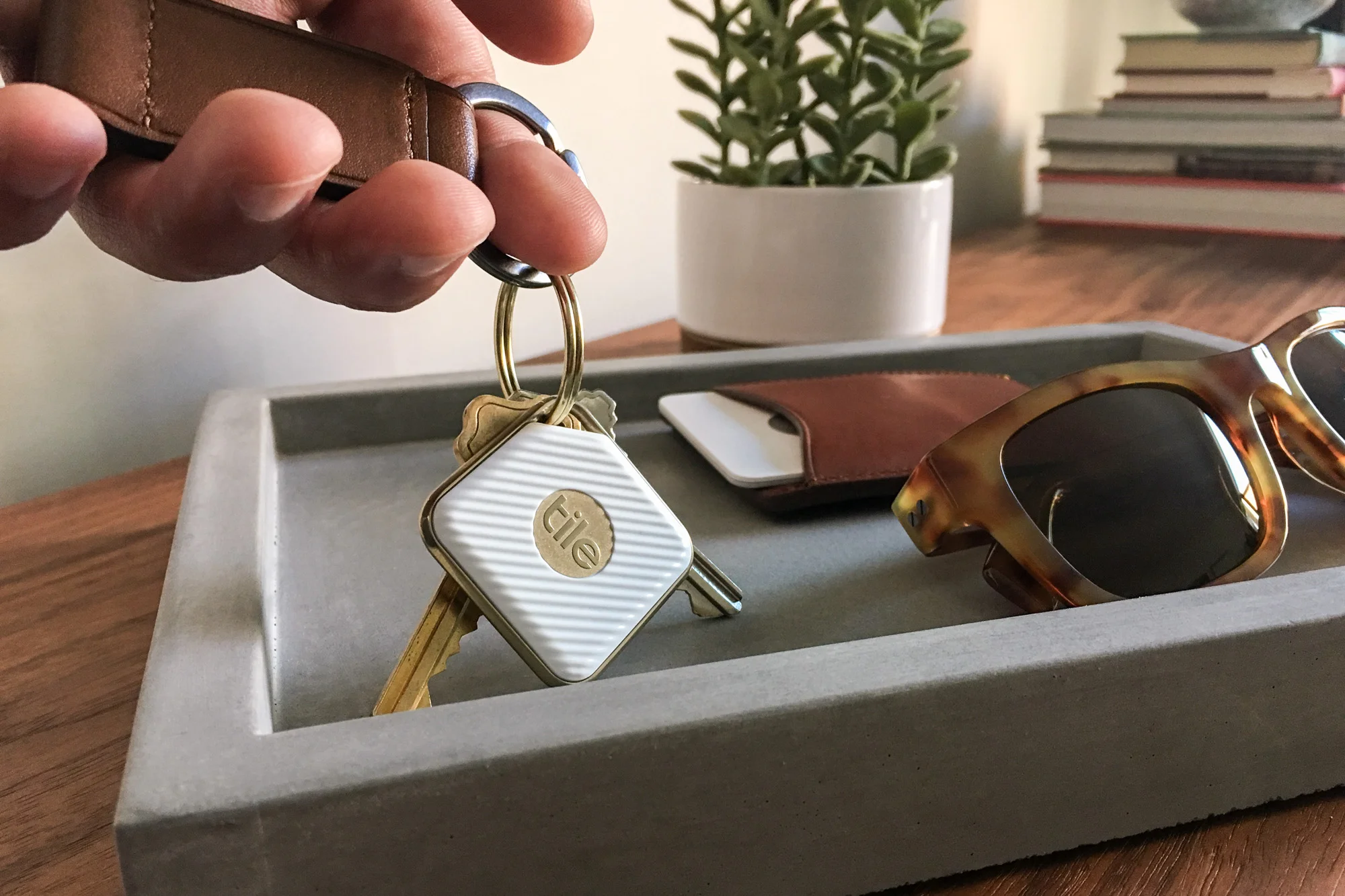 lores_Style_Keychain_Hand.jpg