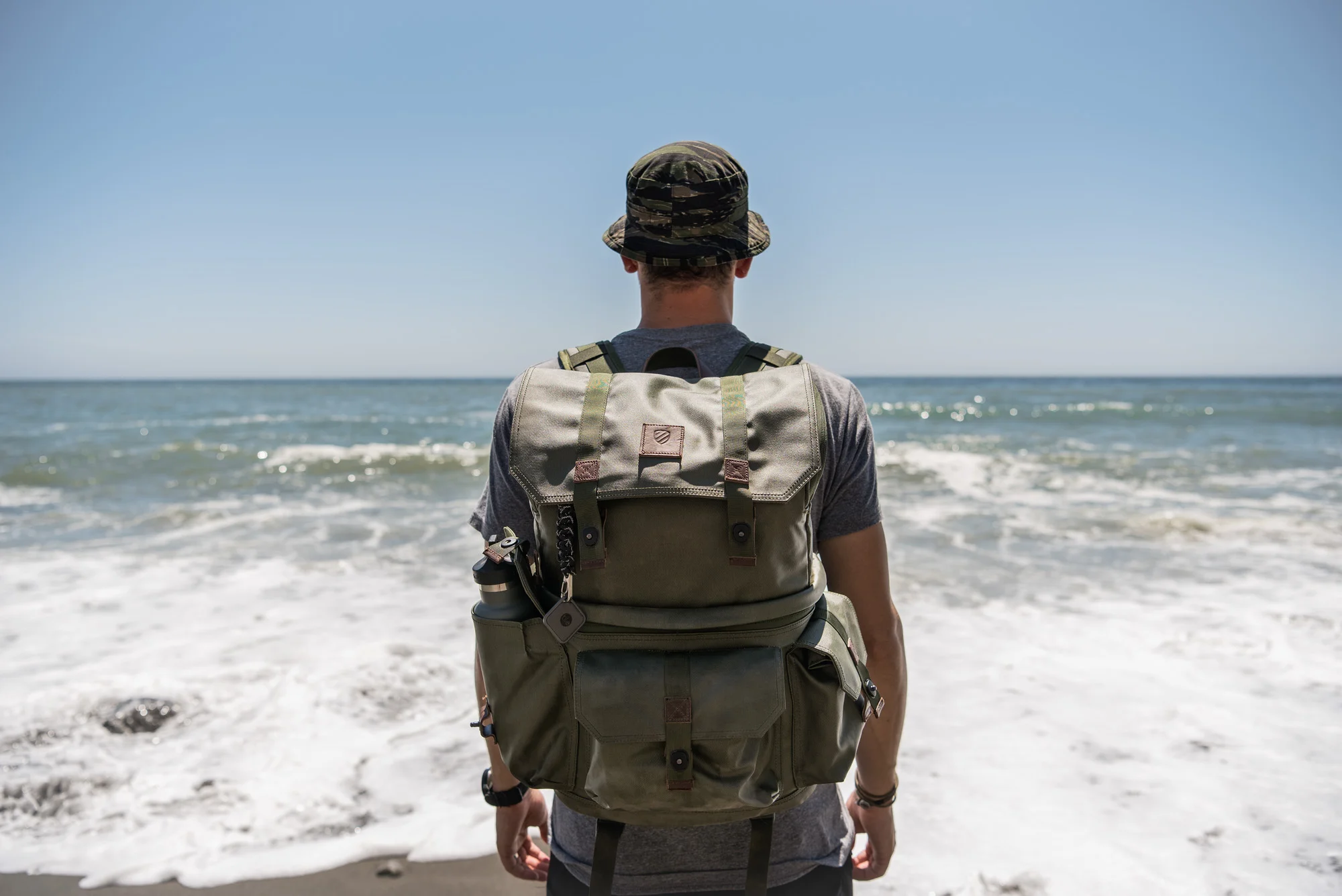 lores_Sport_Backpack_Beach1.jpg