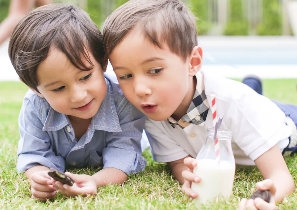kids-drinking-milk.jpg
