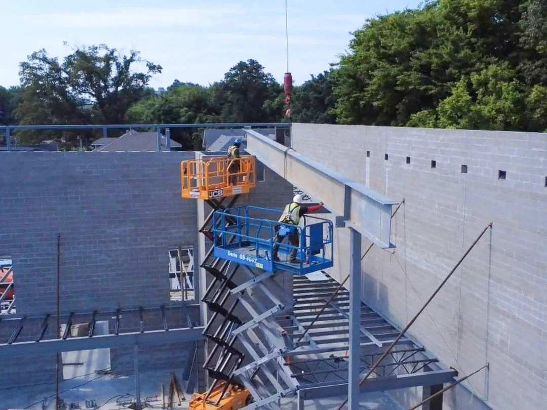 🎶 We&rsquo;re not missing a beat! The new music venue is taking shape as the steel framework goes up! 

📸 Quality Iron &amp; Steel

#GrinderTaber #construction #commercialcontractor #newconstruction #hardhat #memphis #nowhiring #choose901