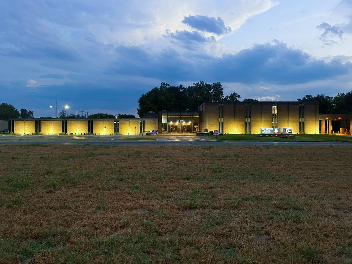 Keeping the lights on. And looking good while doing it!

The West Memphis Utilities office is serving the community in style, and we&rsquo;re proud to have played a part in its transformation. From the new monument sign and fresh landscaping to parki