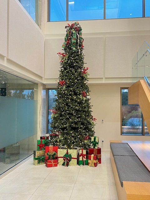 ✨🎄 Kicking Off the Holiday Season!🎄✨

Our team recently had the pleasure of assembling and decorating this beautiful 15-foot Christmas tree for one of our clients, and it turned out absolutely spectacular!

We&rsquo;re grateful for the opportunity 